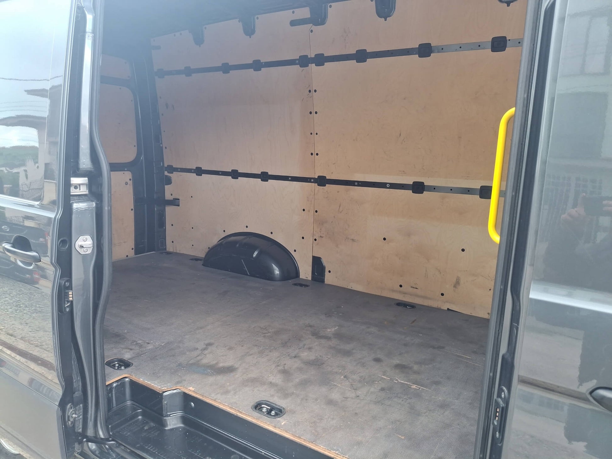 VW Crafter 3.5 Furgon L3H3 4Motion - Samsaru's Car Outlet