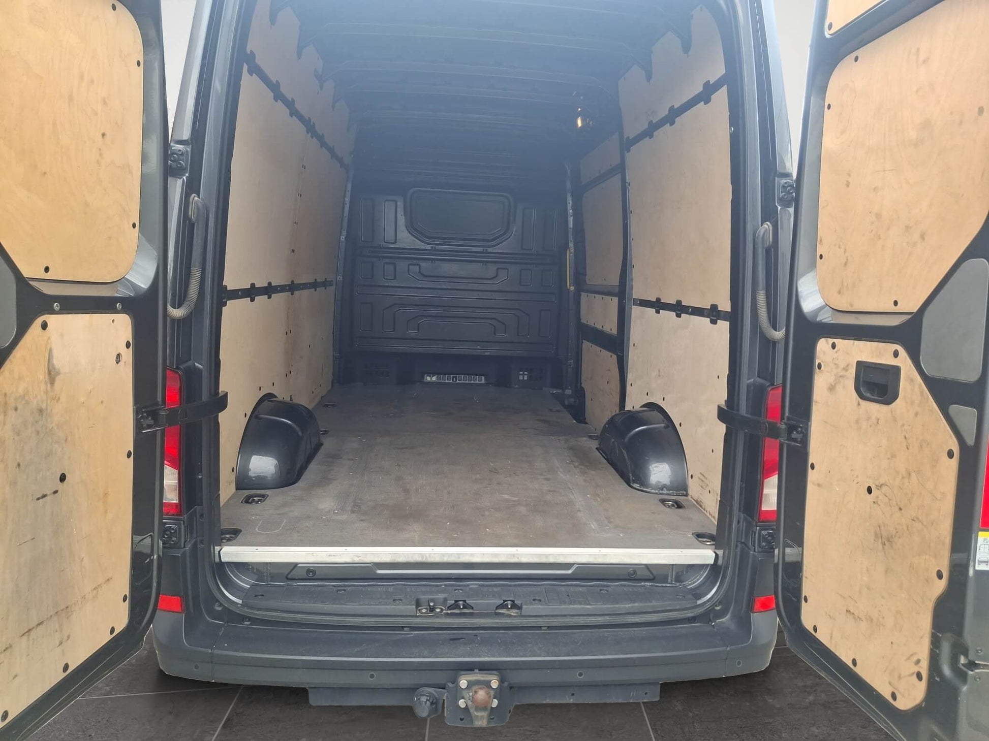 VW Crafter 3.5 Furgon L3H3 4Motion - Samsaru's Car Outlet