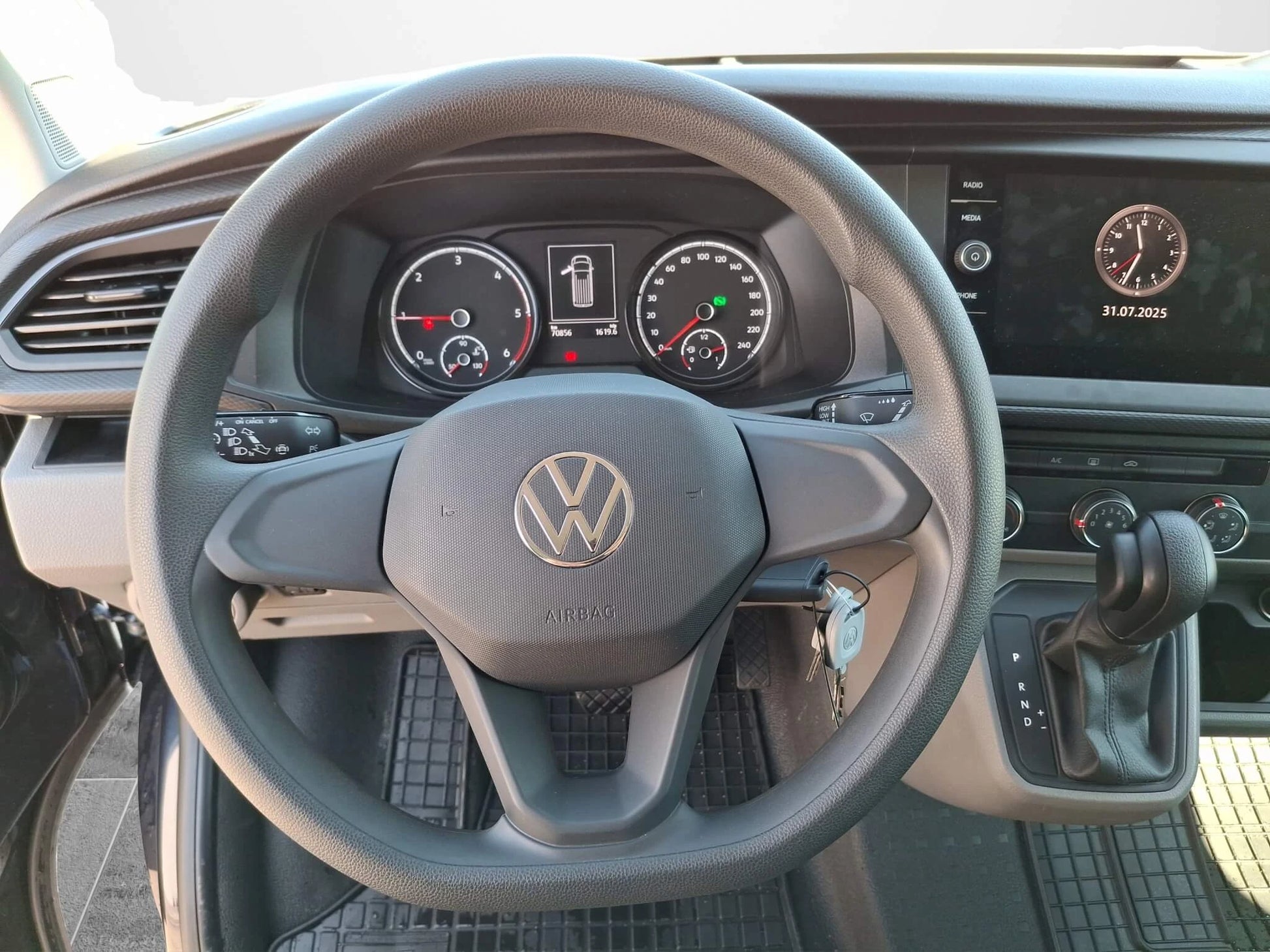 VW Transporter T6.1 2.0 TDI DSG - Samsaru's Car Outlet