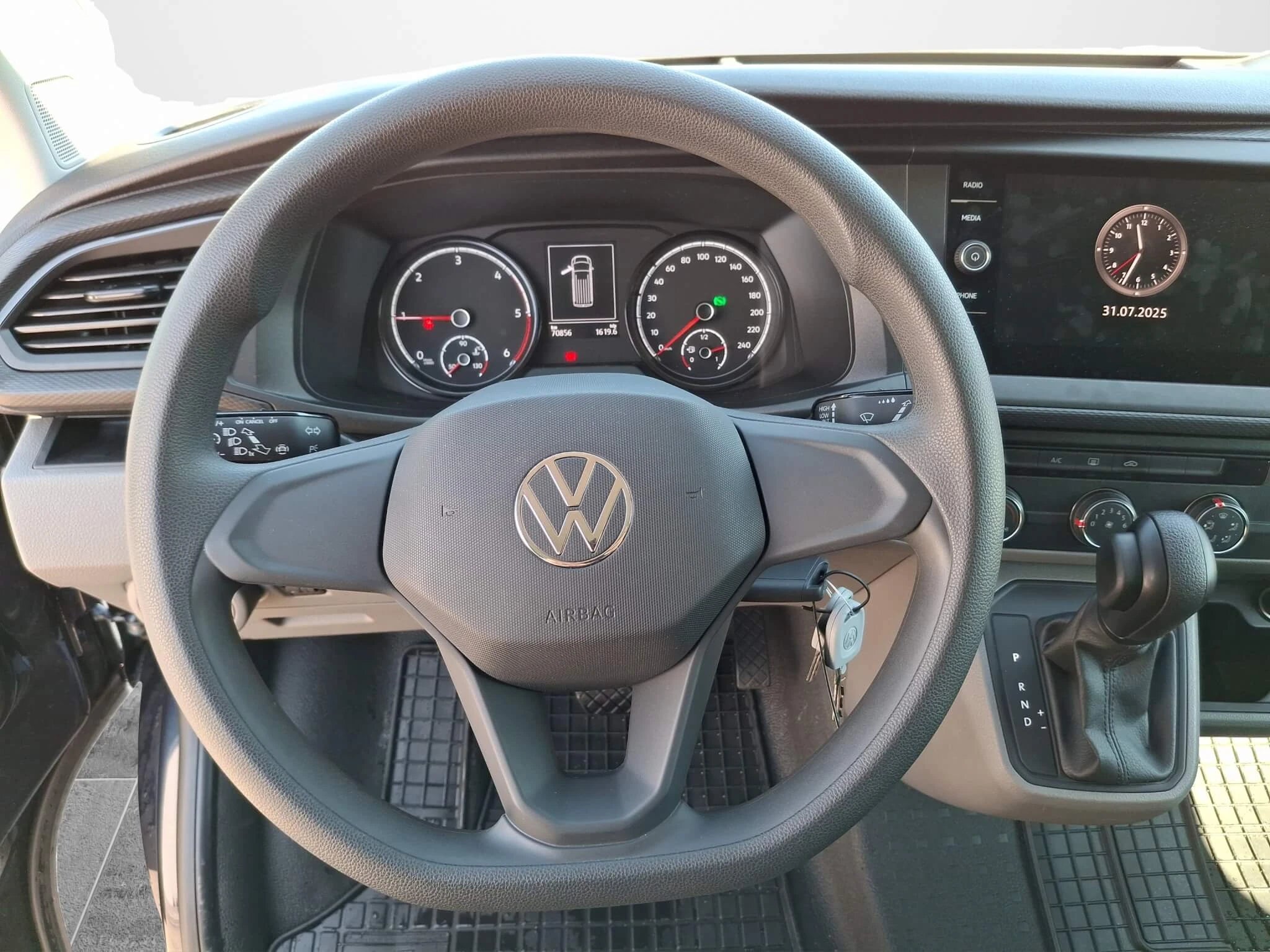 VW Transporter T6.1 2.0 TDI DSG - Samsaru's Car Outlet