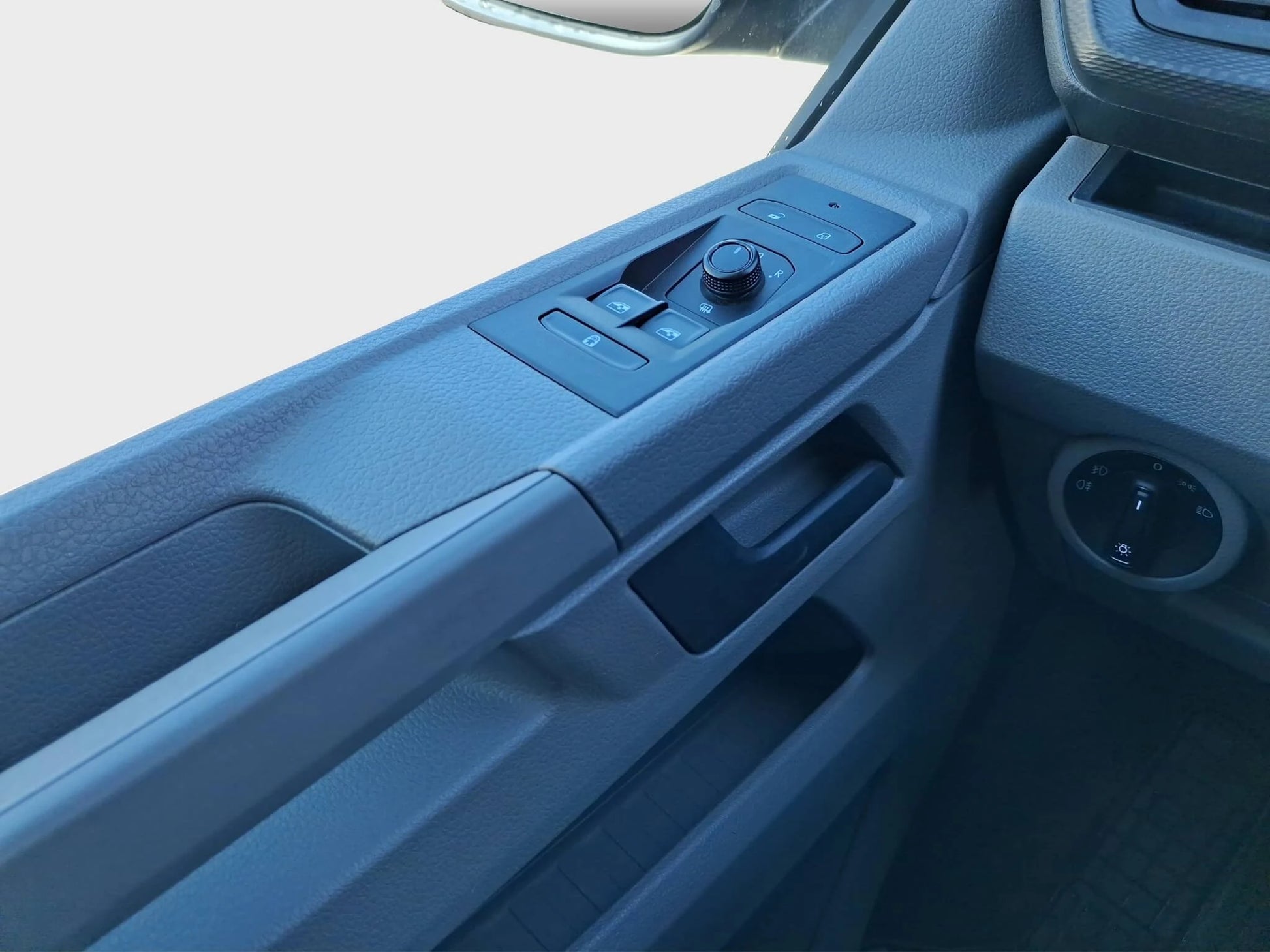 VW Transporter T6.1 2.0 TDI DSG - Samsaru's Car Outlet