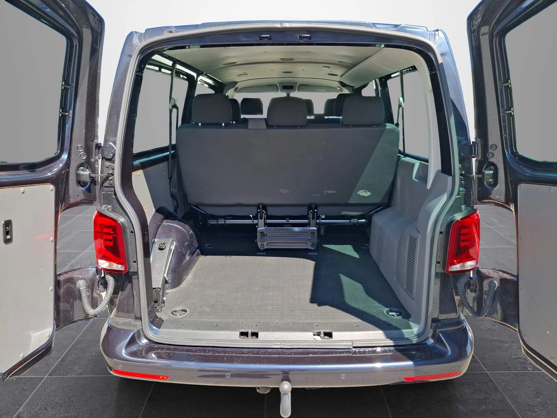 VW Transporter T6.1 2.0 TDI DSG - Samsaru's Car Outlet