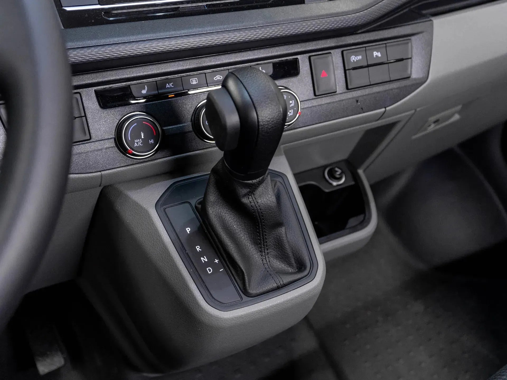 VW Transporter T6.1 2.0 TDI DSG - Samsaru's Car Outlet