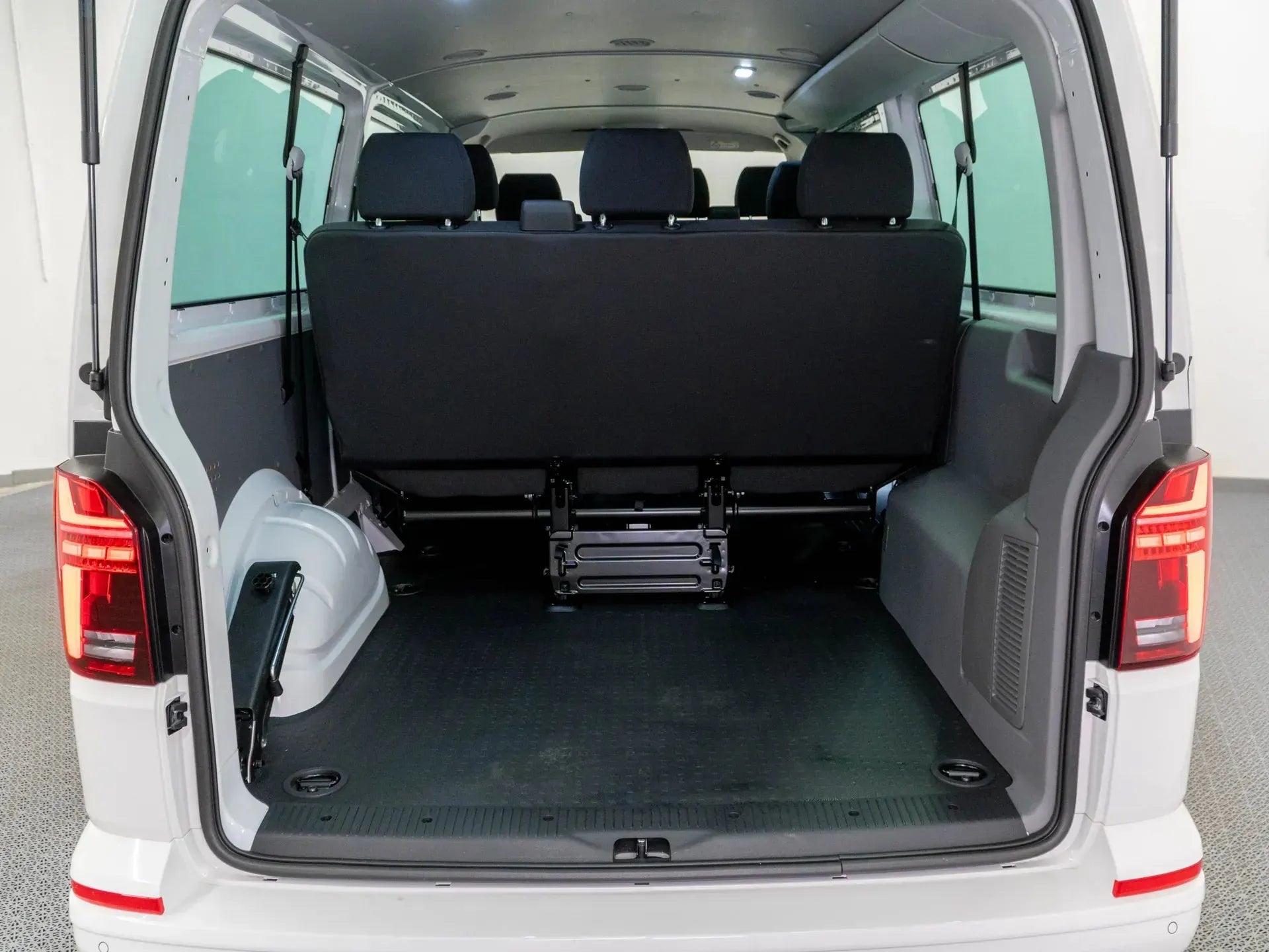 VW Transporter T6.1 2.0 TDI DSG - Samsaru's Car Outlet