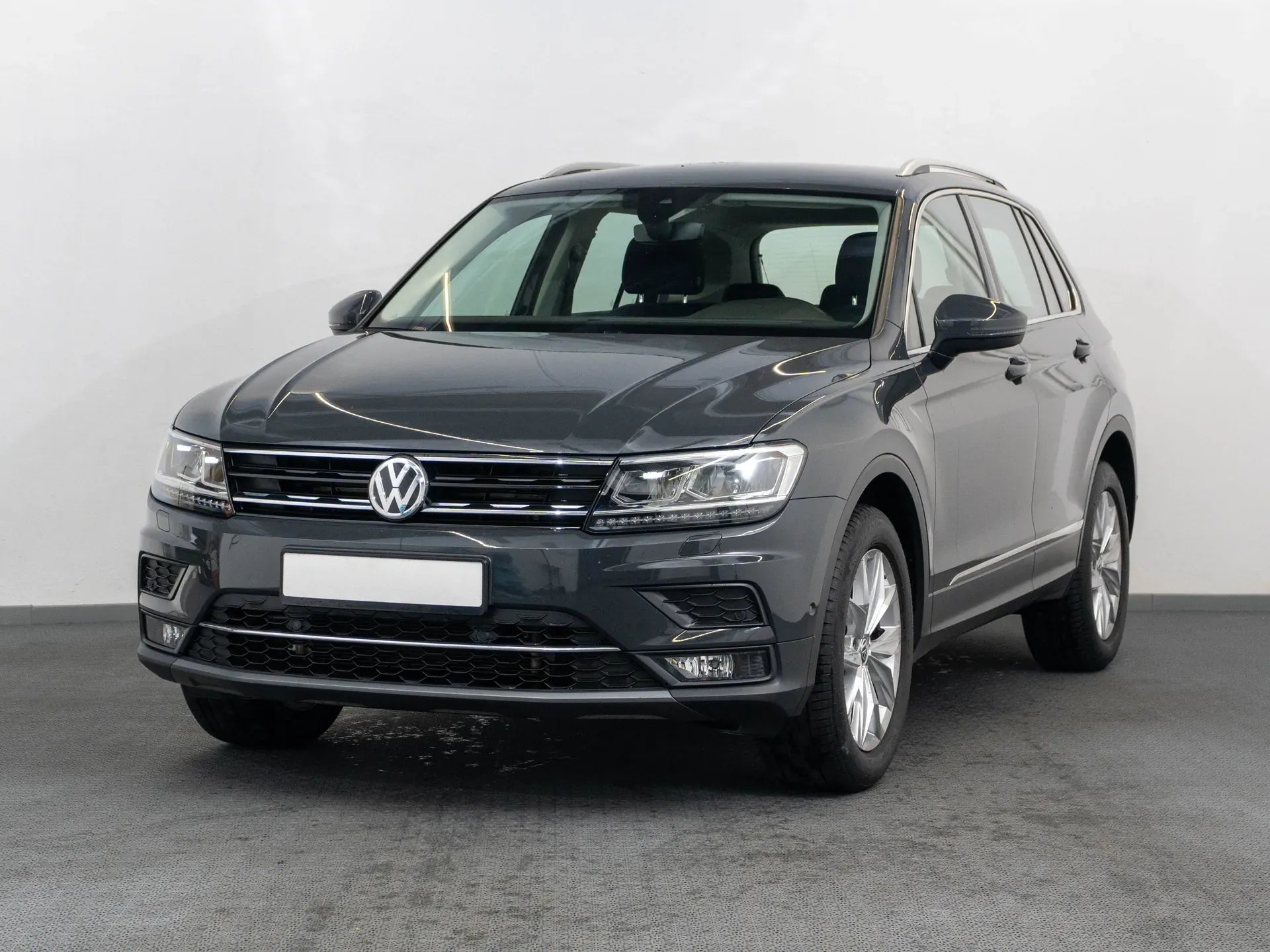 Volkswagen Tiguan 2.0 Diesel 190 CP Gri - Samsaru's Car Outlet