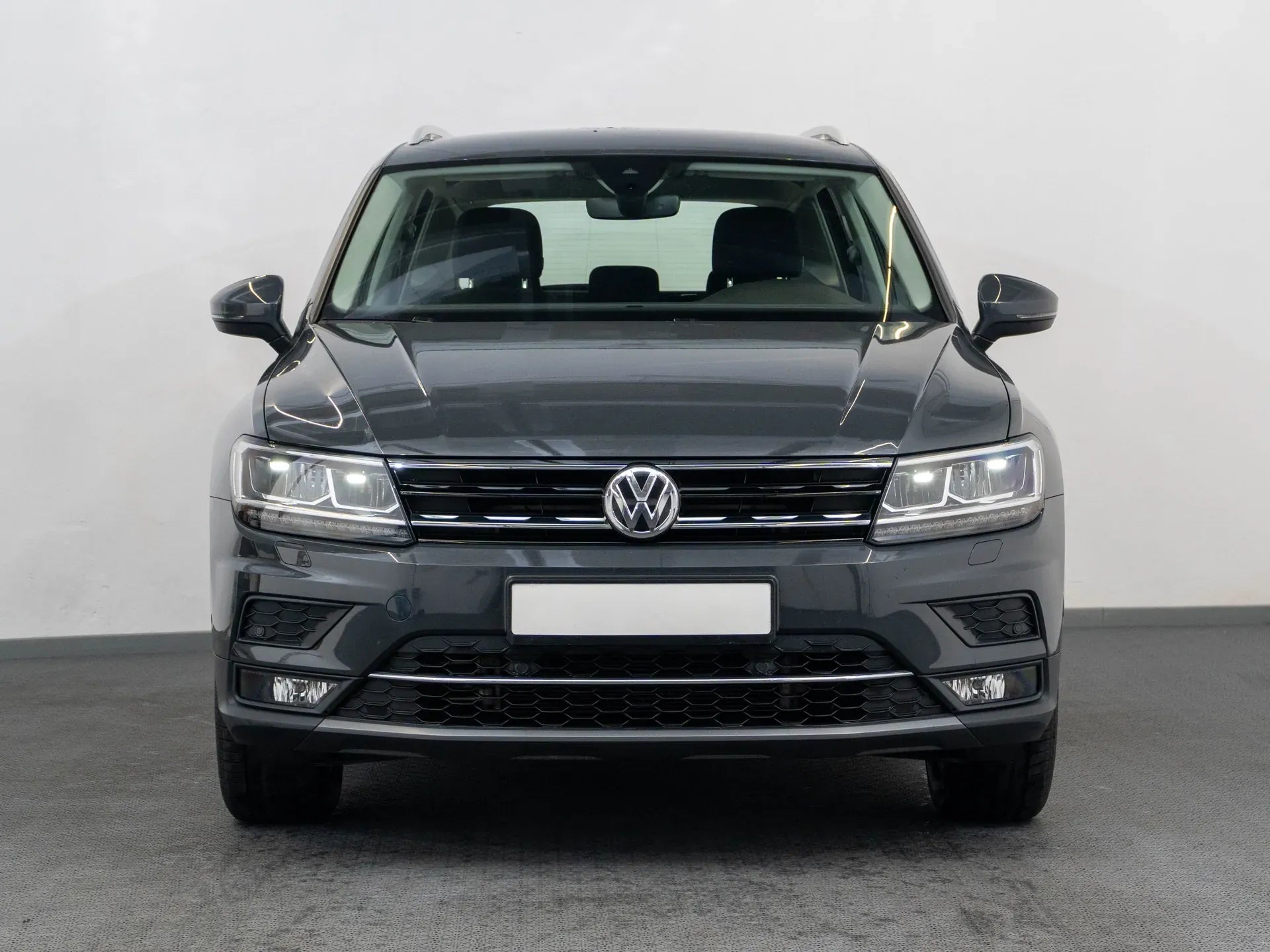 Volkswagen Tiguan 2.0 Diesel 190 CP Gri - Samsaru's Car Outlet