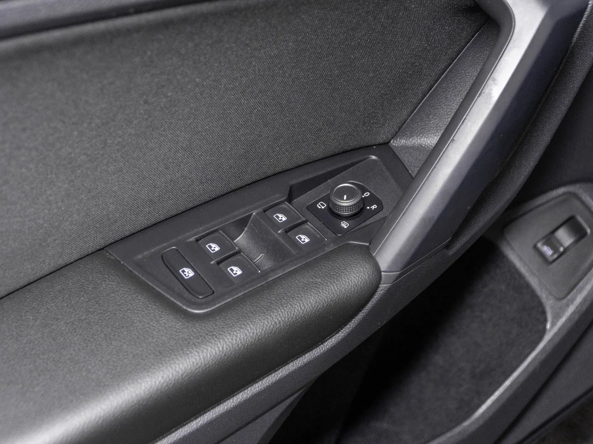 Volkswagen Tiguan 2.0 Diesel 190 CP Gri - Samsaru's Car Outlet