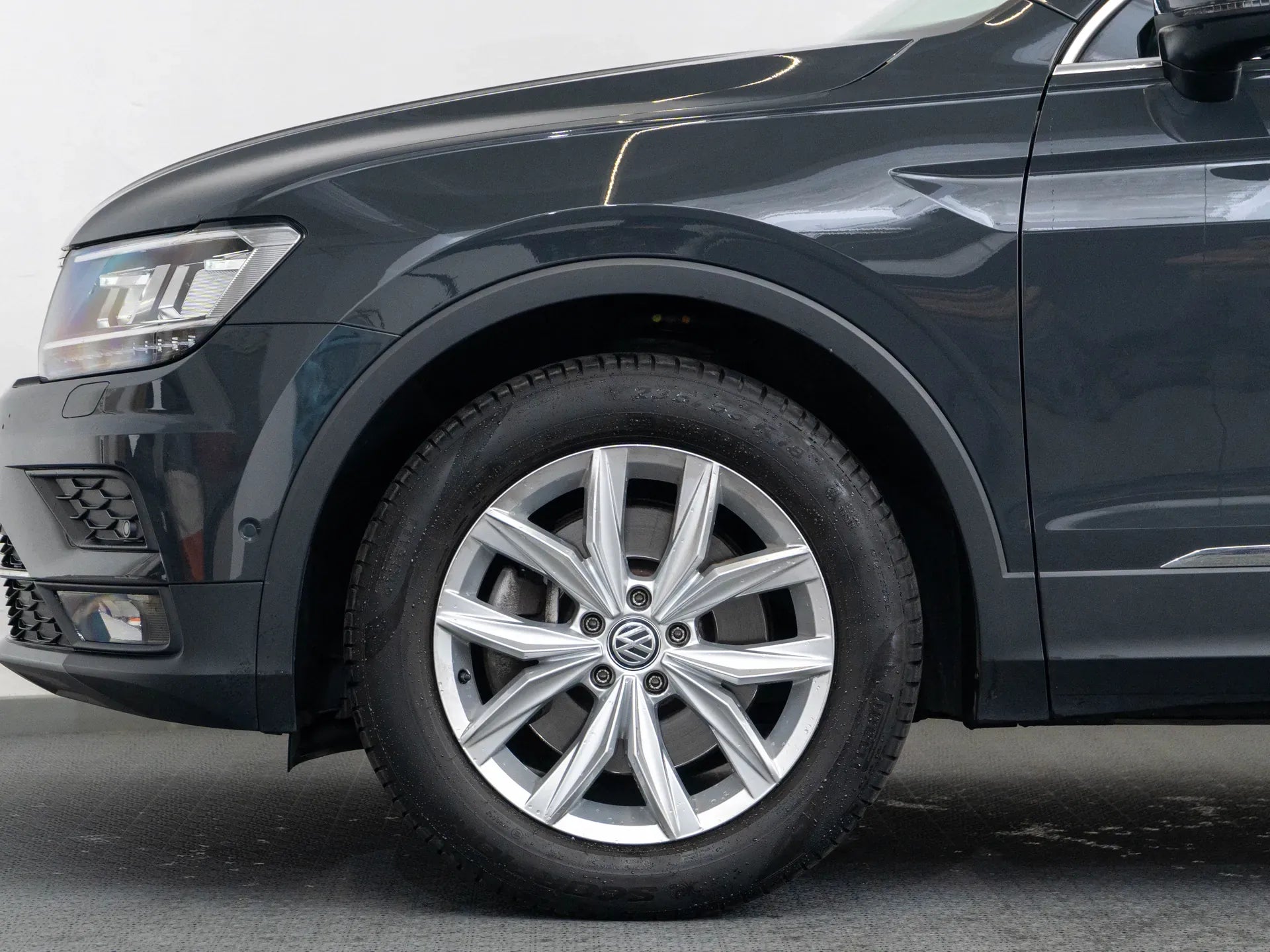Volkswagen Tiguan 2.0 Diesel 190 CP Gri - Samsaru's Car Outlet