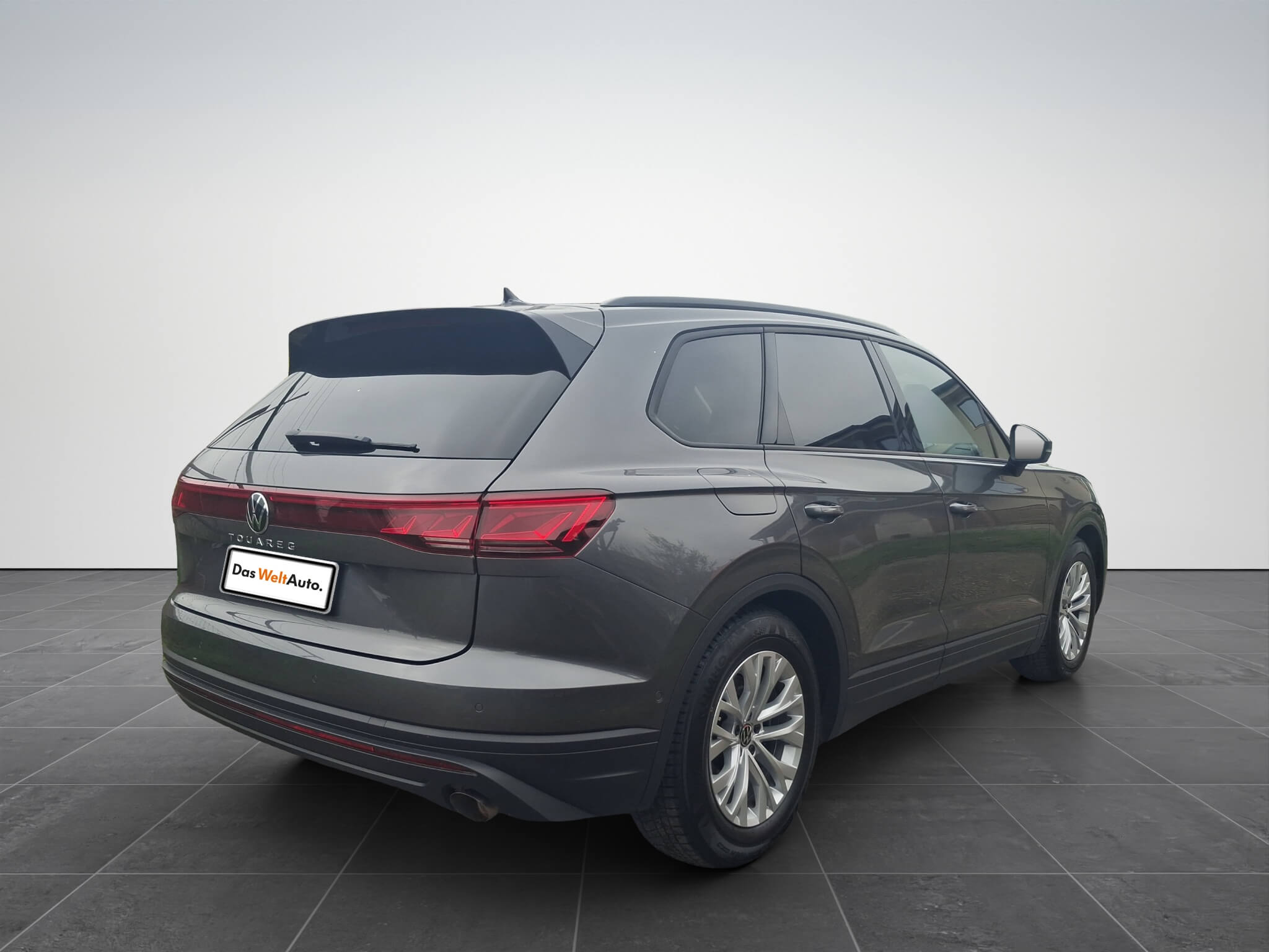 VW Touareg V6 TDI - Samsaru's Car Outlet
