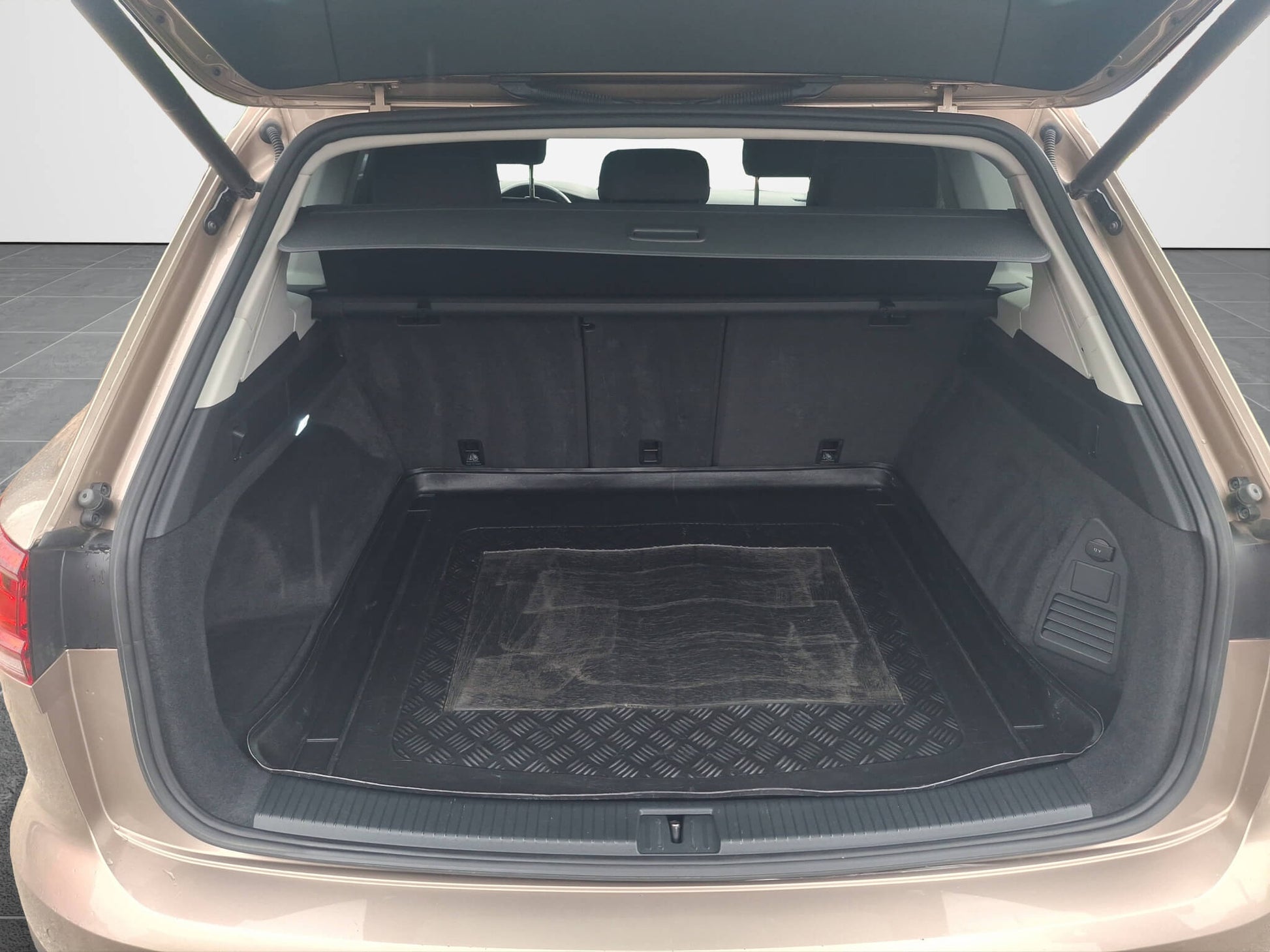 VW Touareg Style V6 TDI - Samsaru's Car Outlet