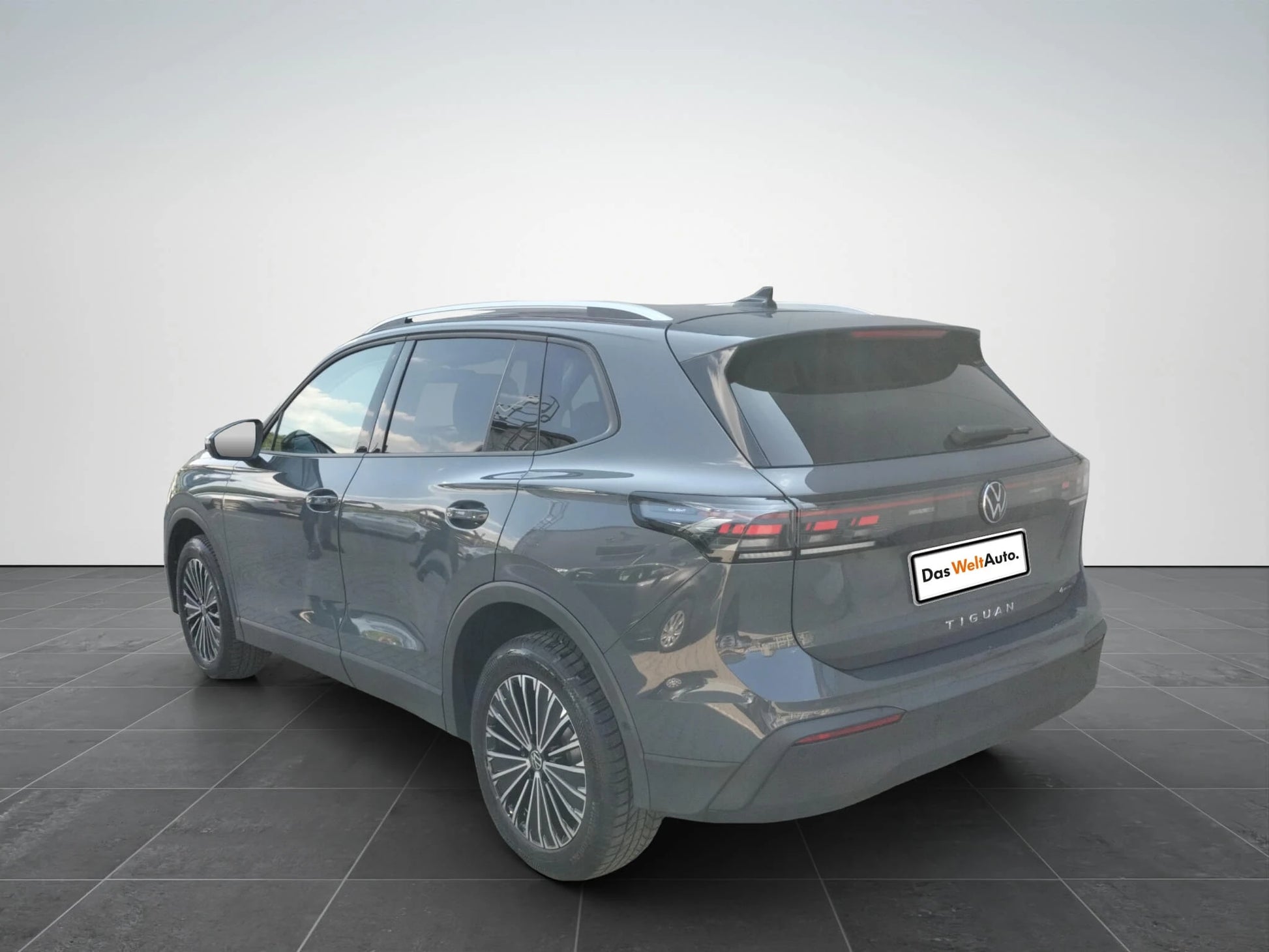 VW Tiguan Advanced 2.0 TDI DSG 4Motion - Samsaru's Car Outlet