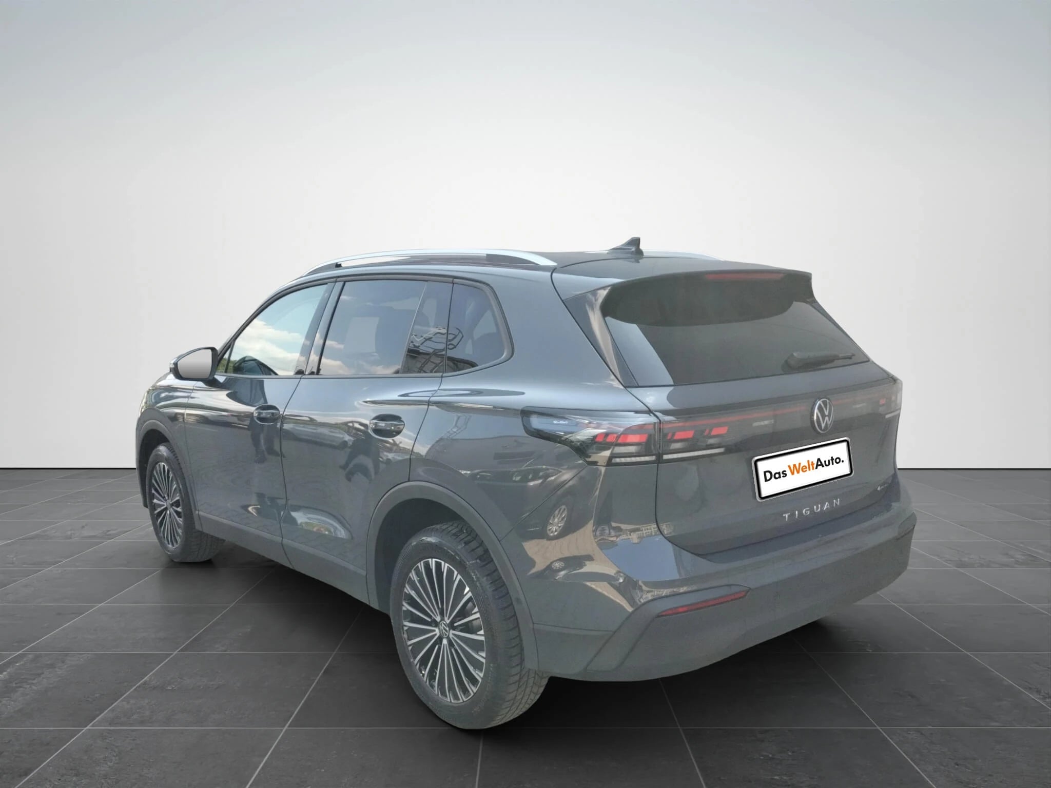 VW Tiguan Advanced 2.0 TDI DSG 4Motion - Samsaru's Car Outlet