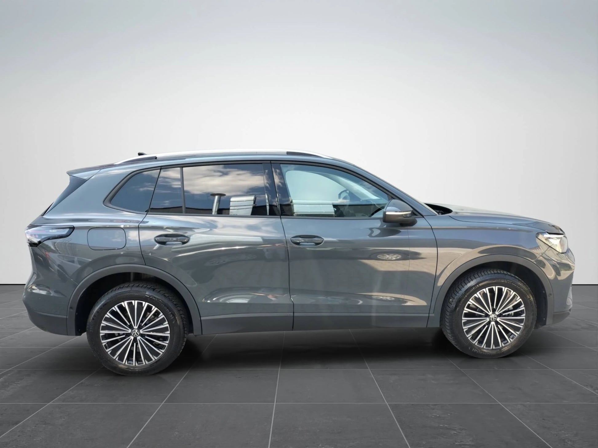 VW Tiguan Advanced 2.0 TDI DSG 4Motion - Samsaru's Car Outlet
