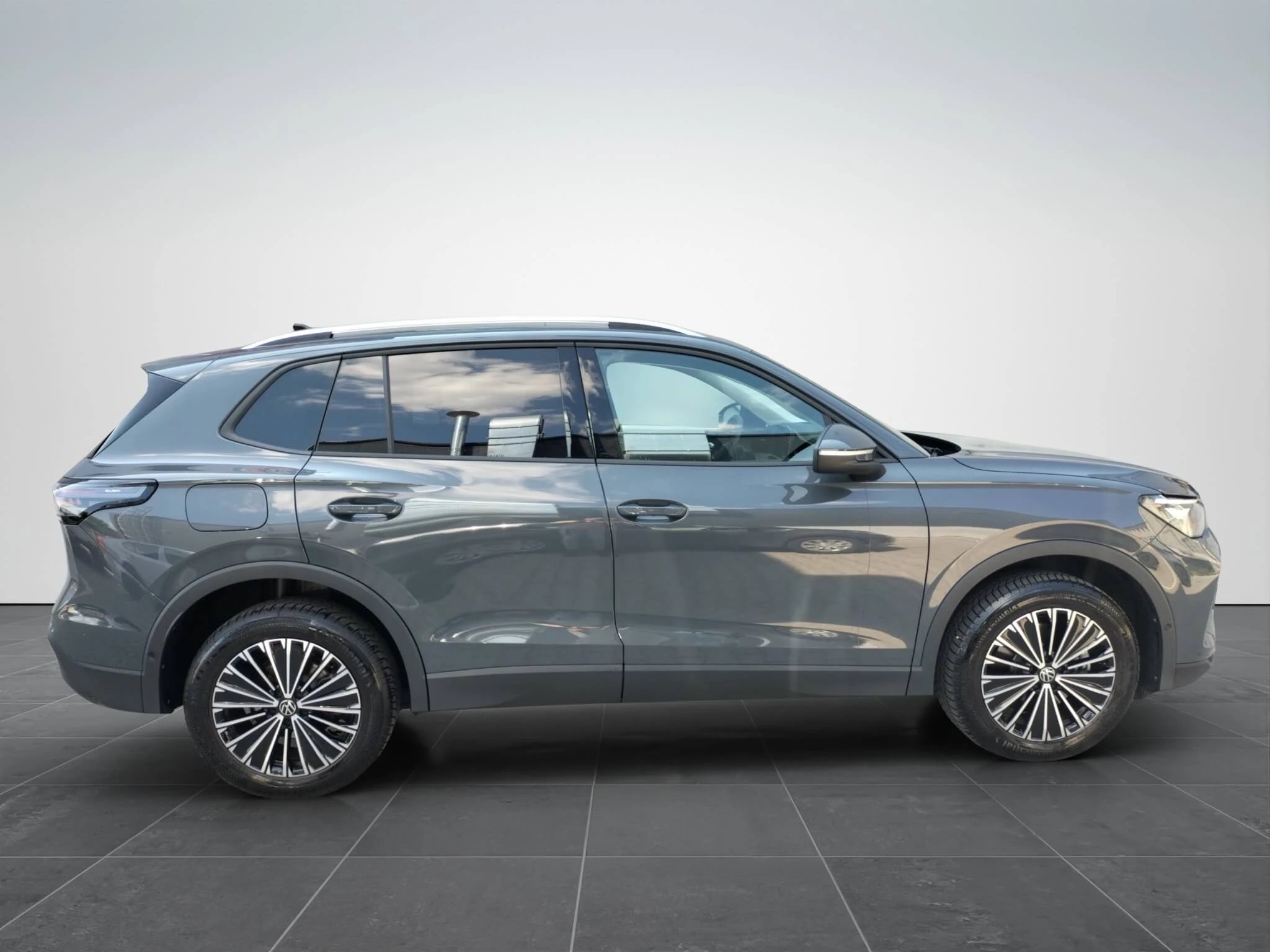 VW Tiguan Advanced 2.0 TDI DSG 4Motion - Samsaru's Car Outlet