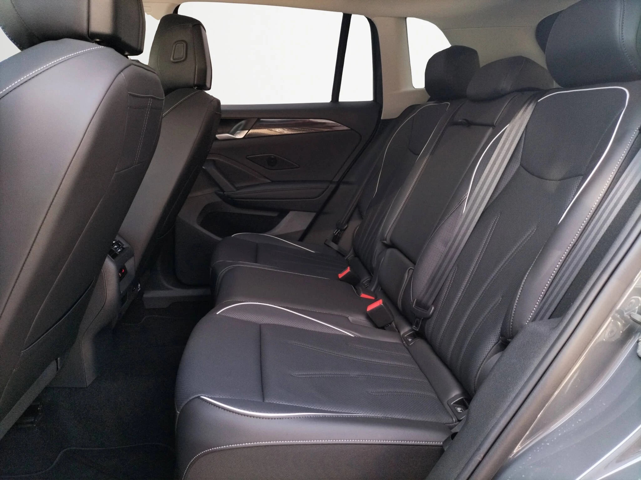 VW Tiguan Advanced 2.0 TDI DSG 4Motion - Samsaru's Car Outlet