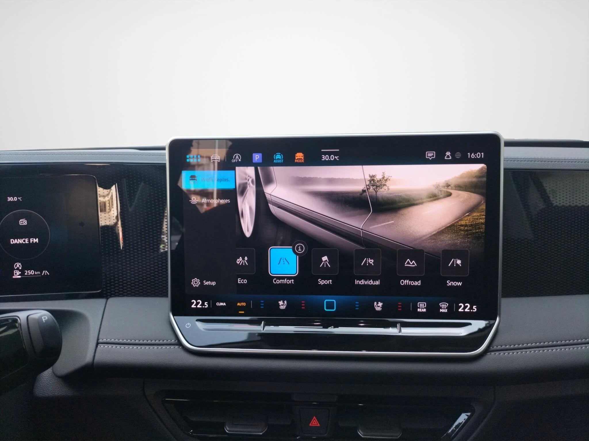 VW Tiguan Advanced 2.0 TDI DSG 4Motion - Samsaru's Car Outlet