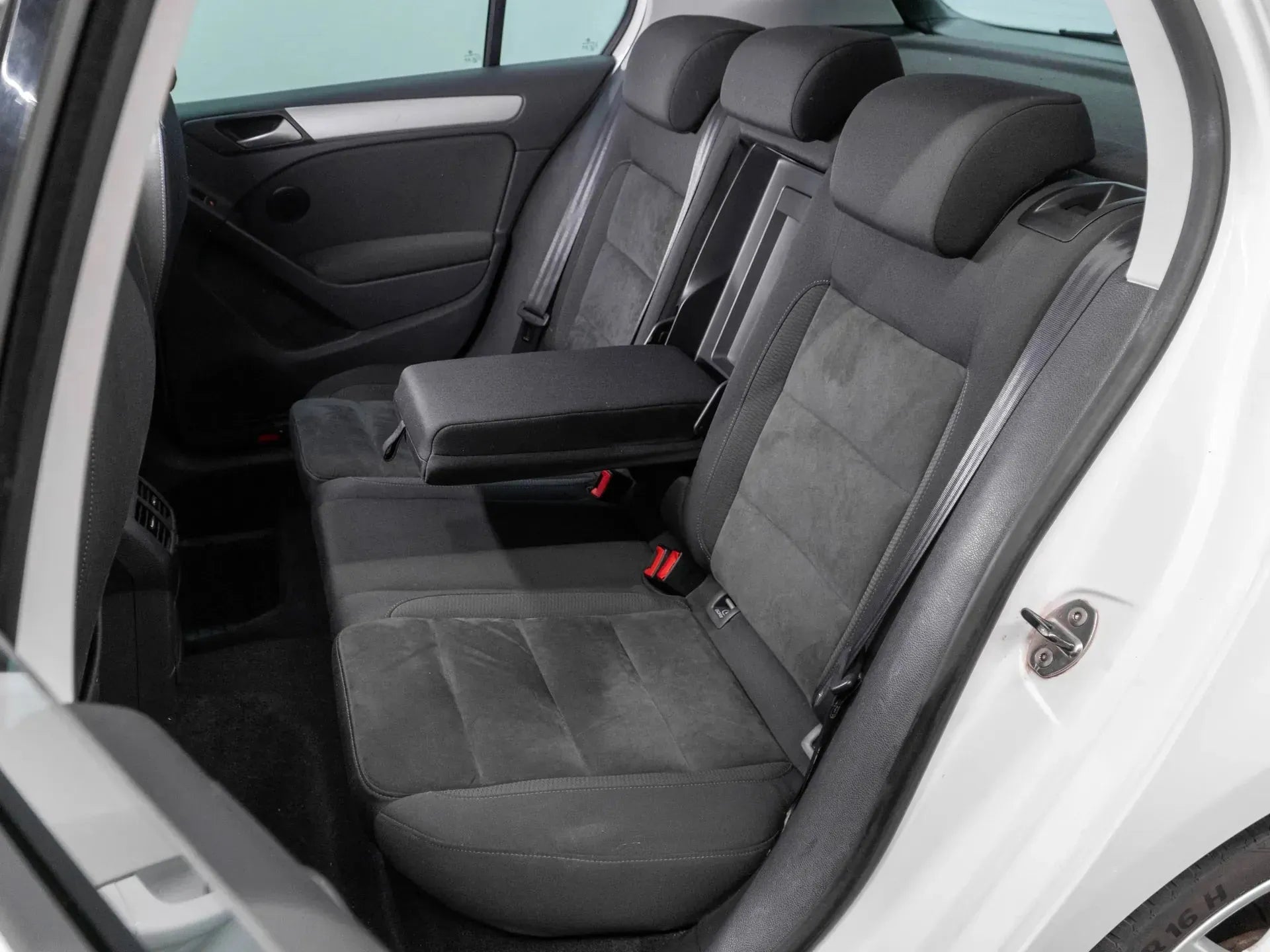 Volkswagen Golf 1.4 Benzina 122 CP Alb - Samsaru's Car Outlet