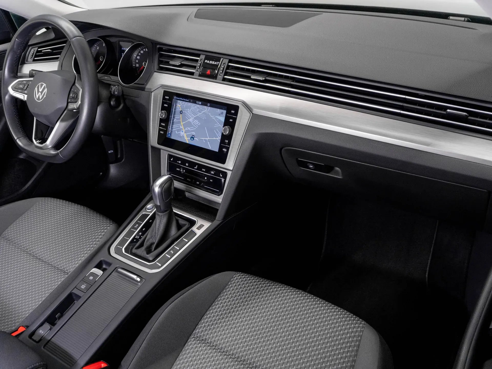 VW Passat Variant Trendline 2.0 TDI DSG - Samsaru's Car Outlet