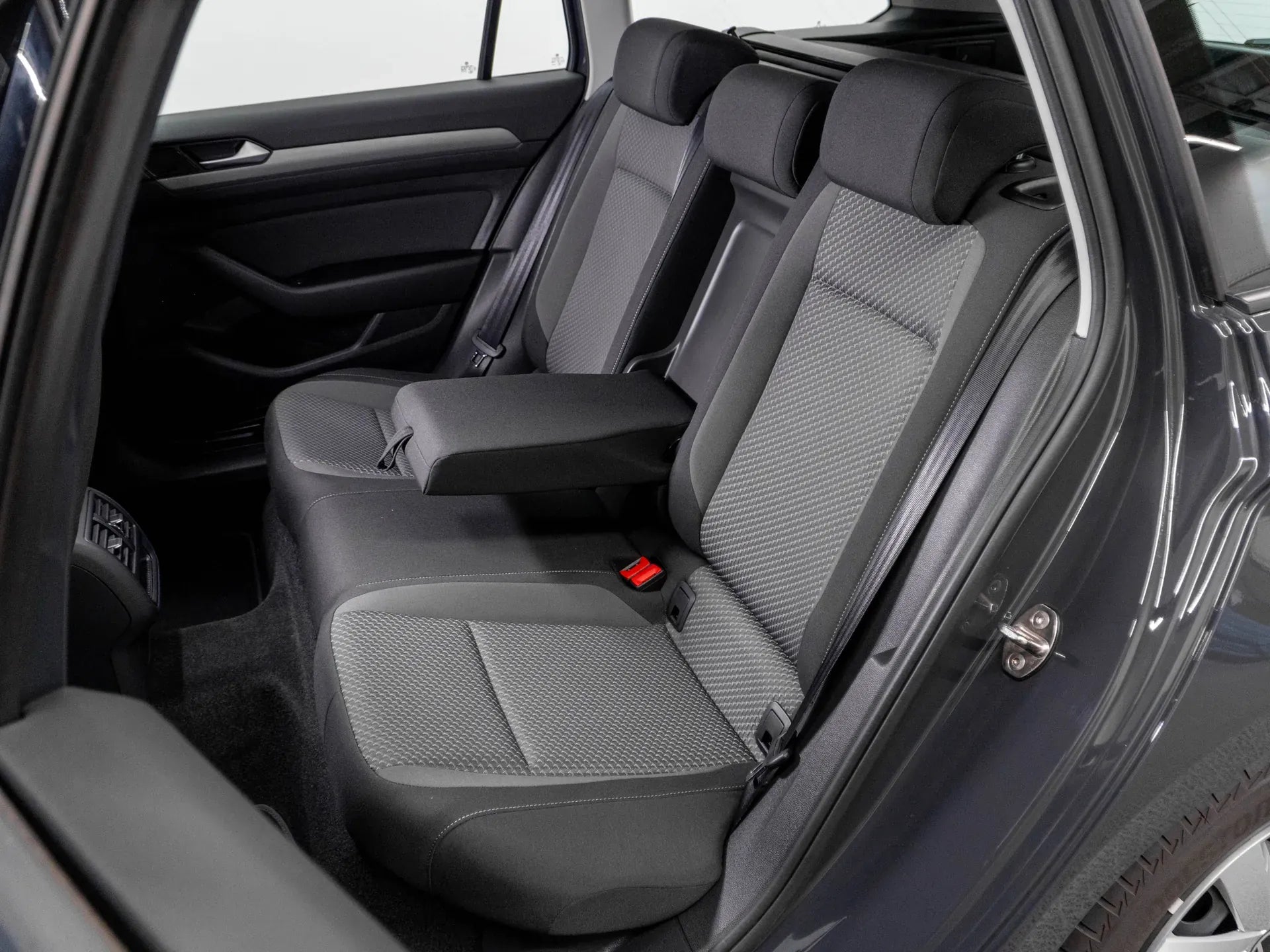 VW Passat Variant Trendline 2.0 TDI DSG - Samsaru's Car Outlet