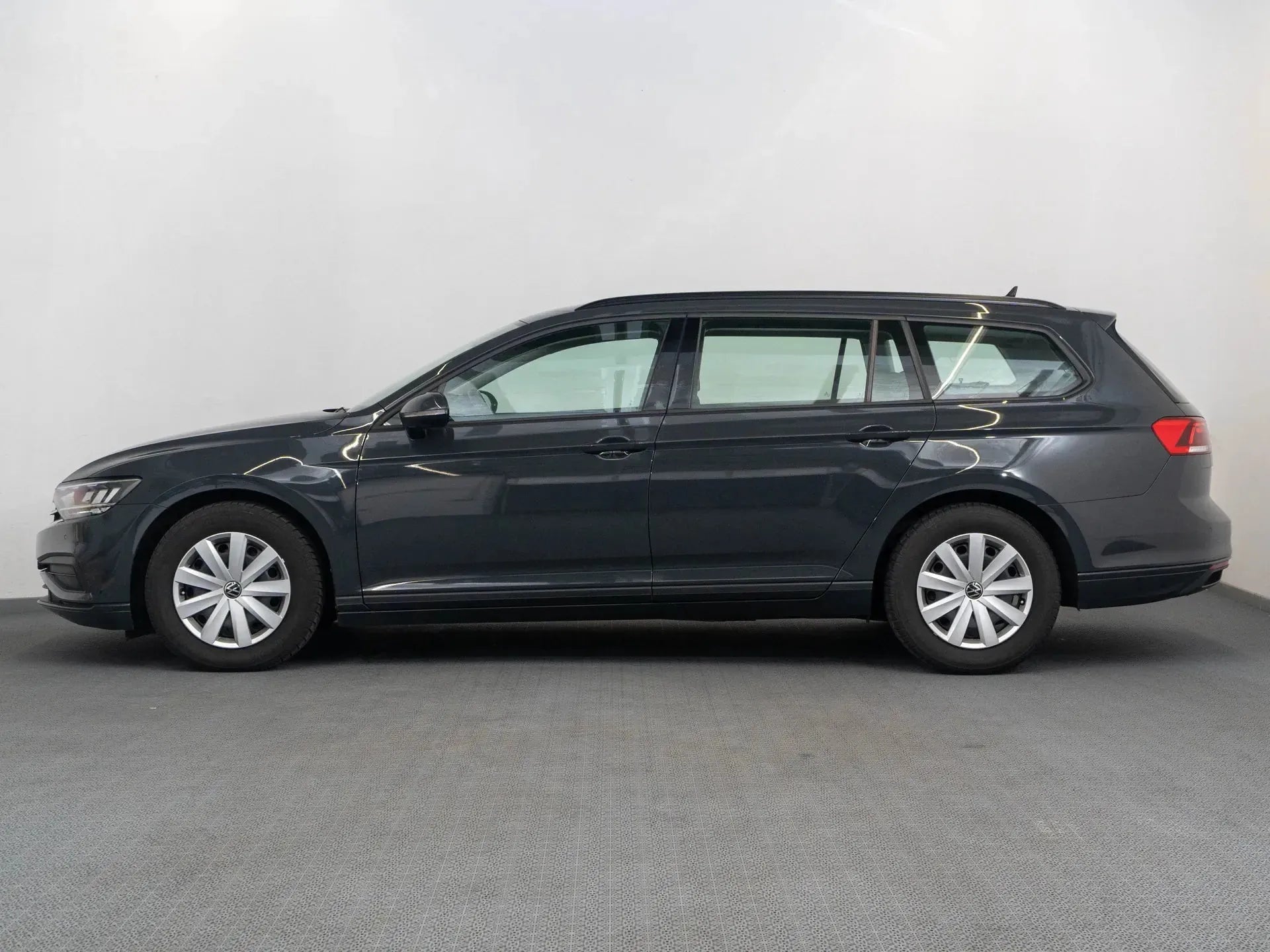 VW Passat Variant Trendline 2.0 TDI DSG - Samsaru's Car Outlet
