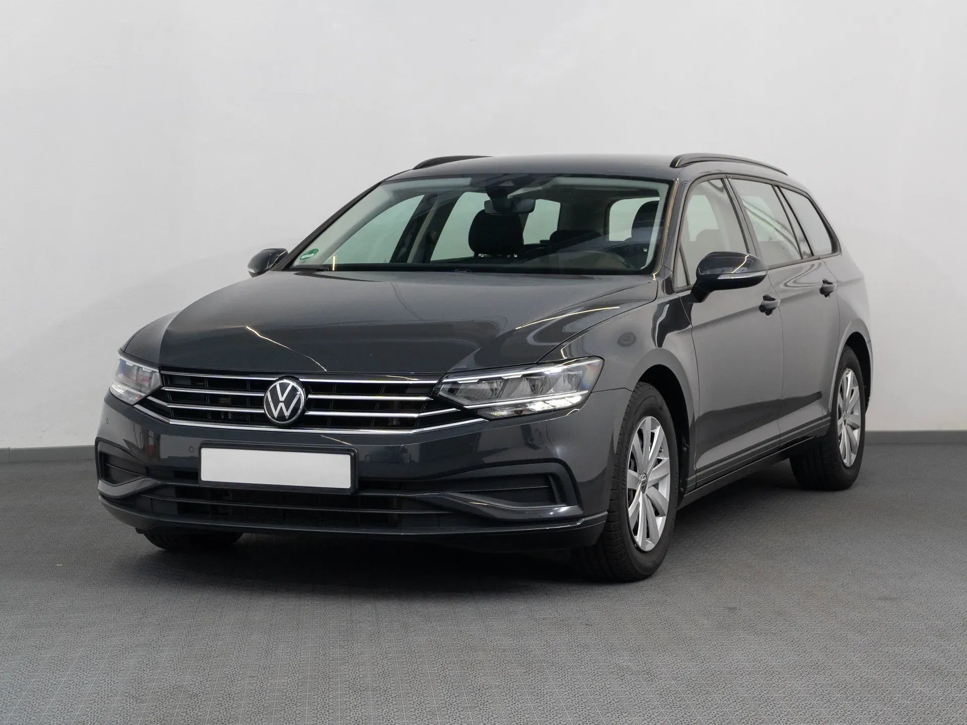 VW Passat Variant Trendline 2.0 TDI DSG - Samsaru's Car Outlet