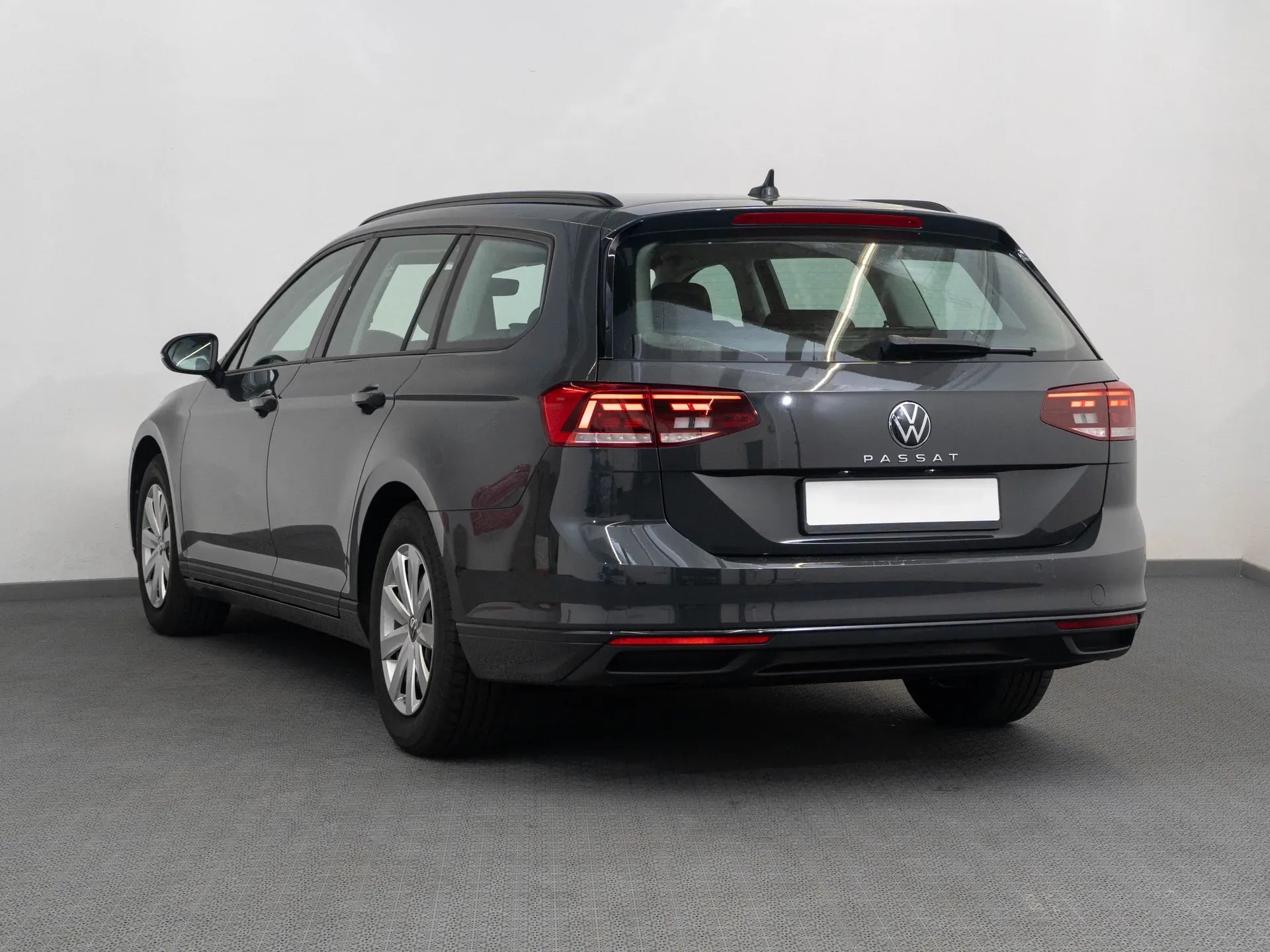 VW Passat Variant Trendline 2.0 TDI DSG - Samsaru's Car Outlet