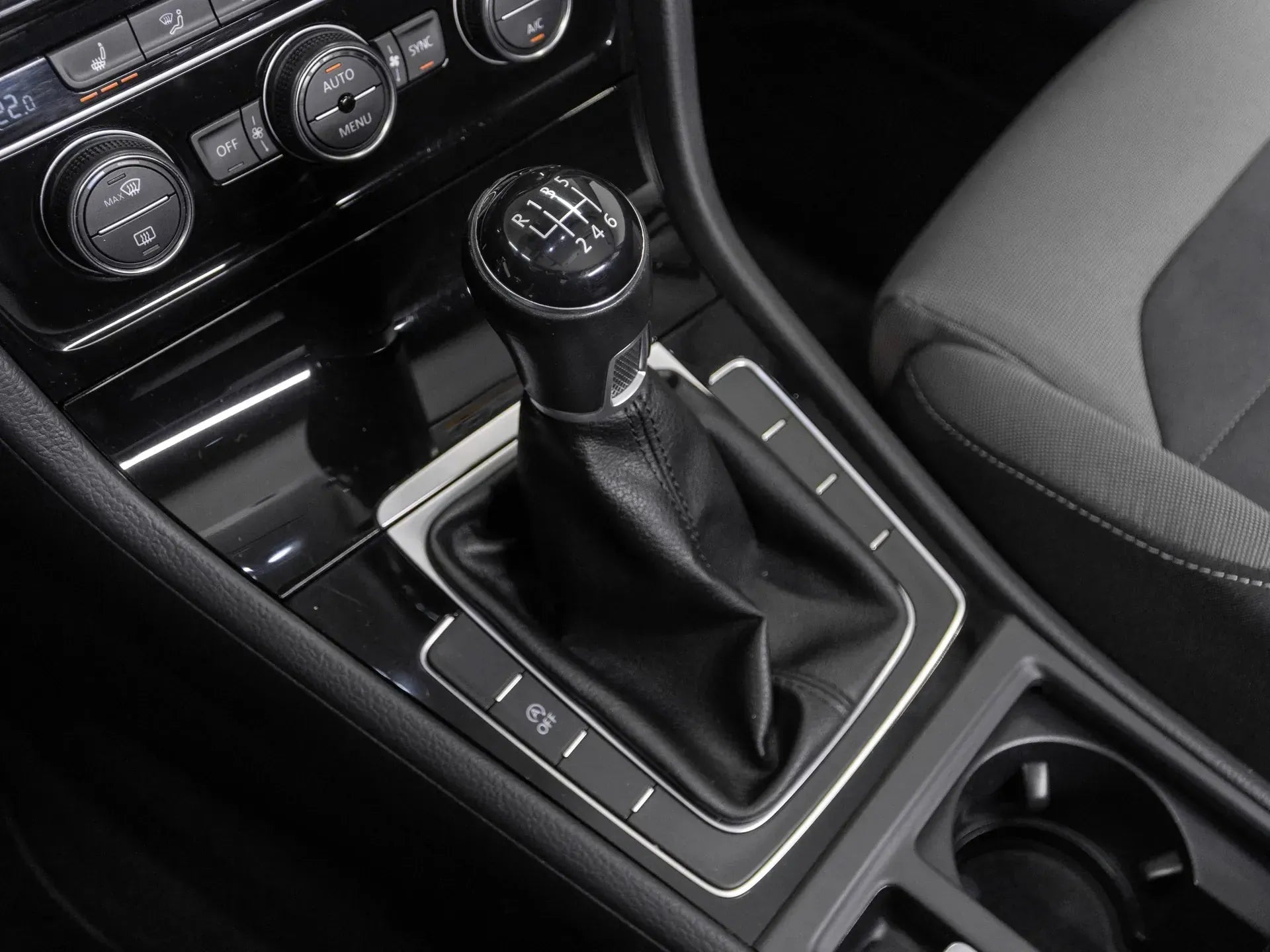 VW Golf VII Highline 1.5 TSI - Samsaru's Car Outlet