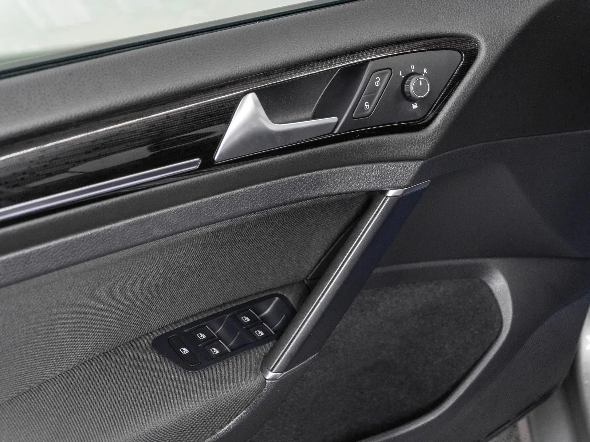 VW Golf VII Highline 1.5 TSI - Samsaru's Car Outlet