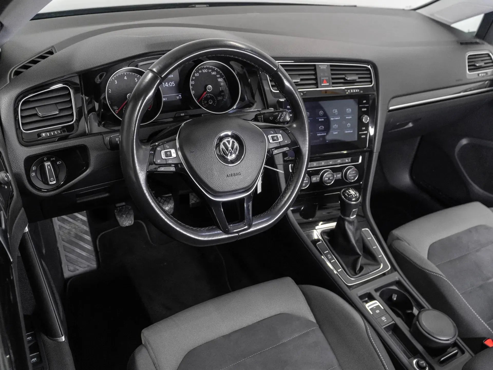 VW Golf VII Highline 1.5 TSI - Samsaru's Car Outlet