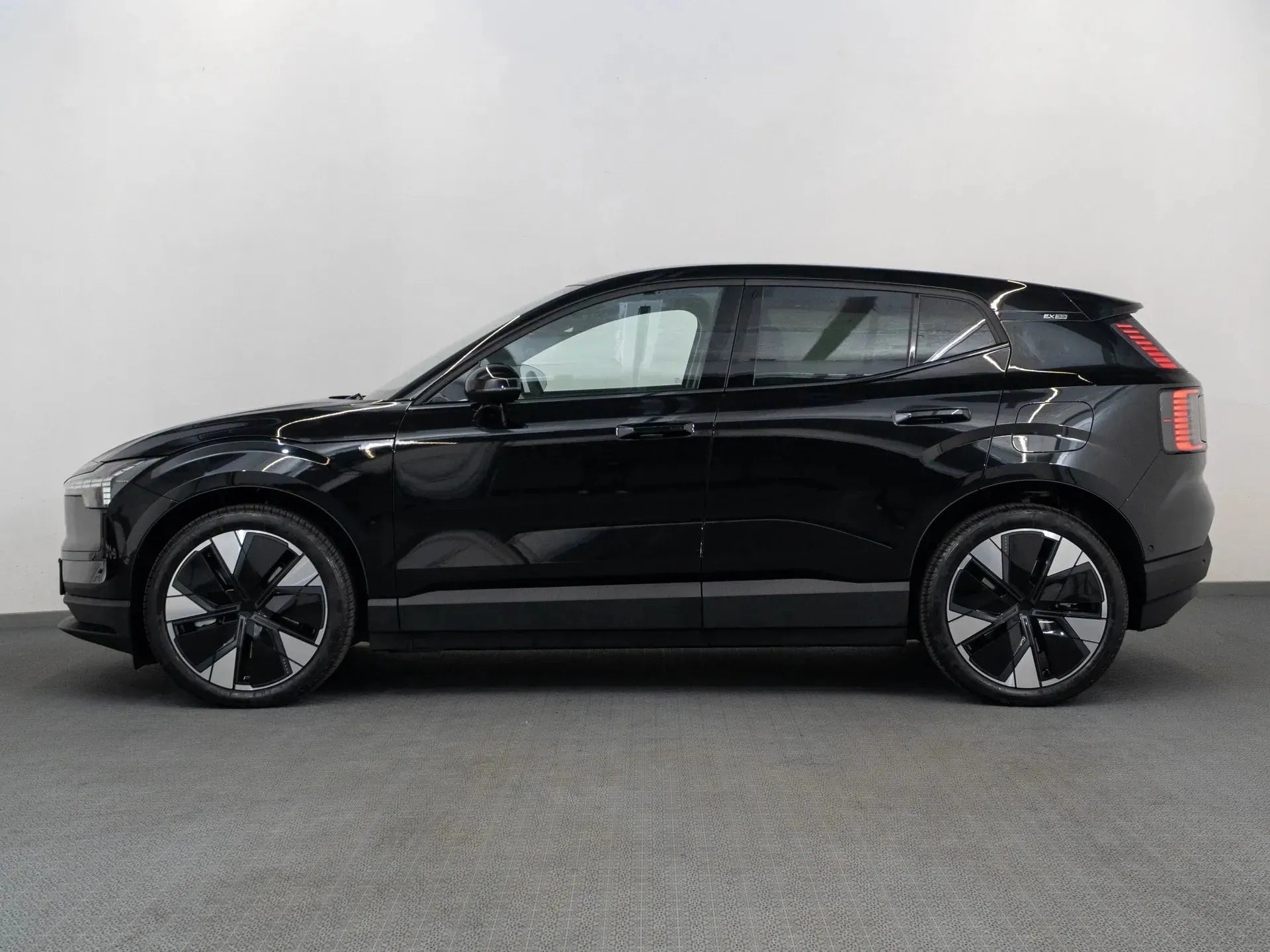 Volvo EX30 ULTRA Electric 428 CP Negru - Samsaru's Car Outlet