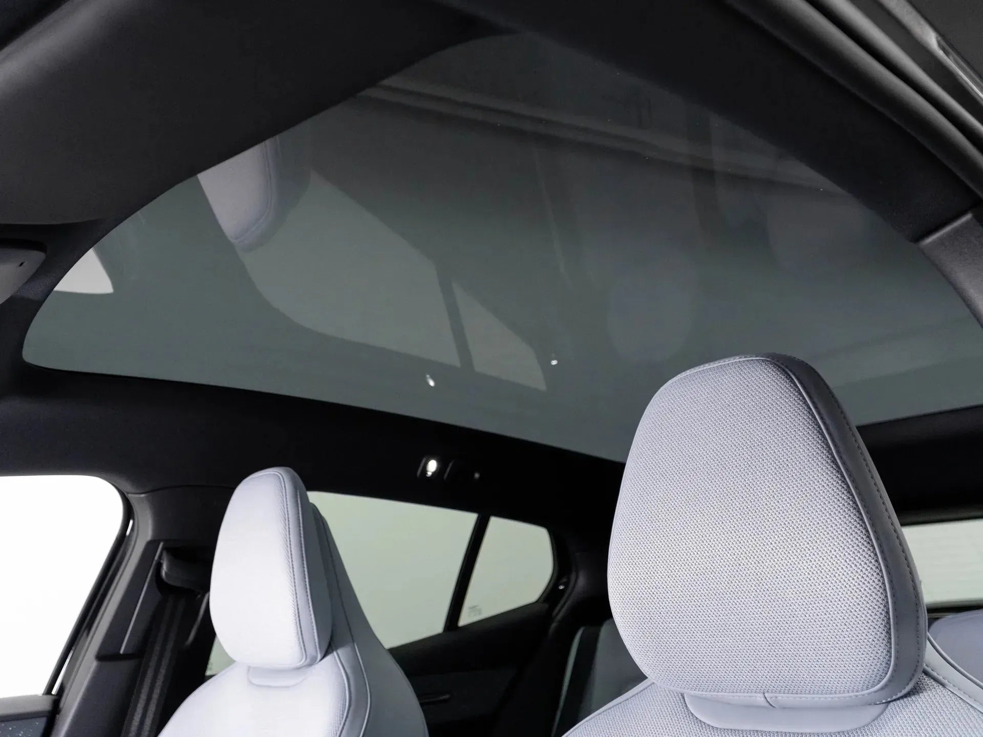 Volvo EX30 ULTRA Electric 428 CP Negru - Samsaru's Car Outlet