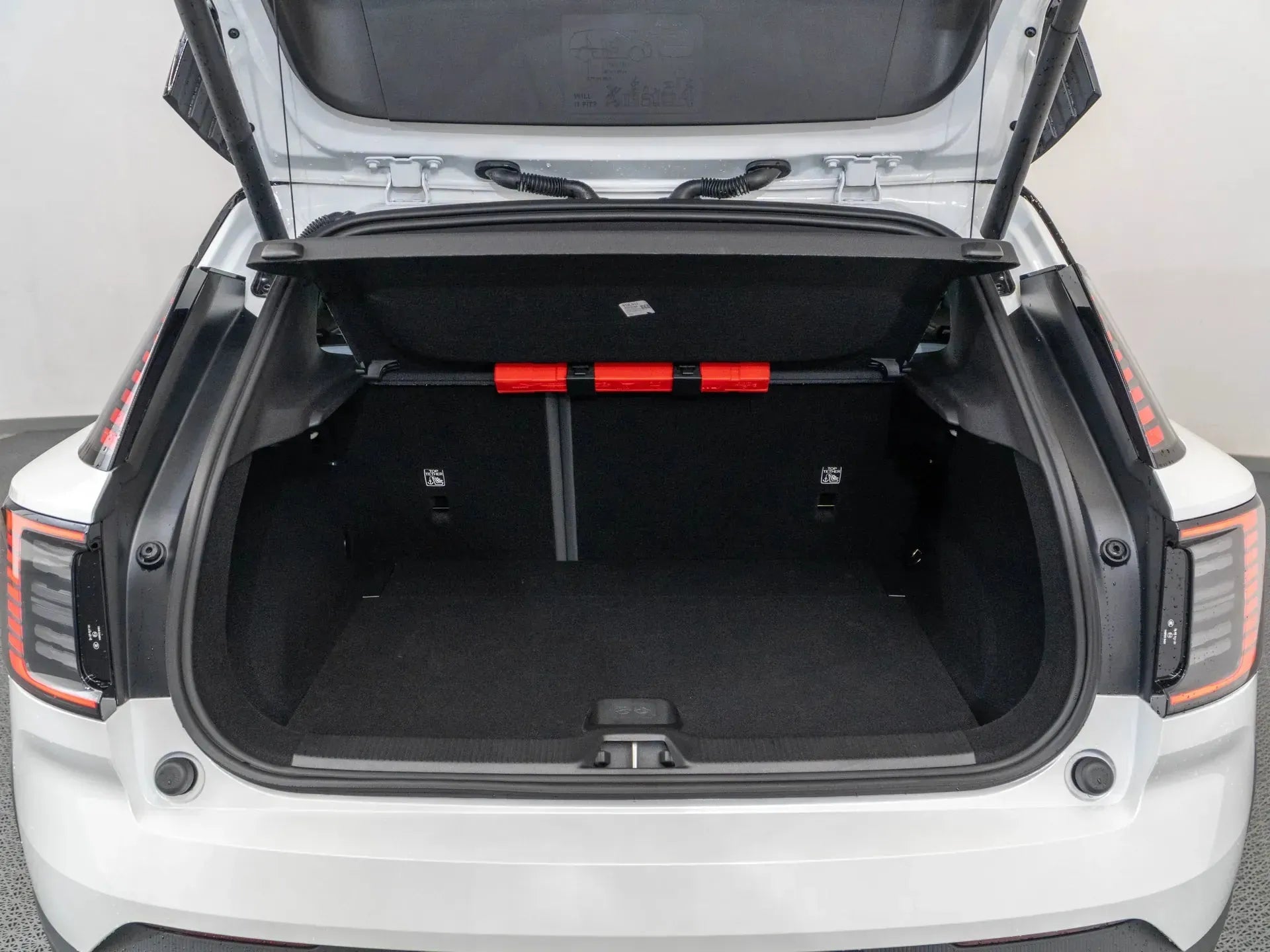 Volvo EX30 ULTRA Electric 428 CP Alb - Samsaru's Car Outlet
