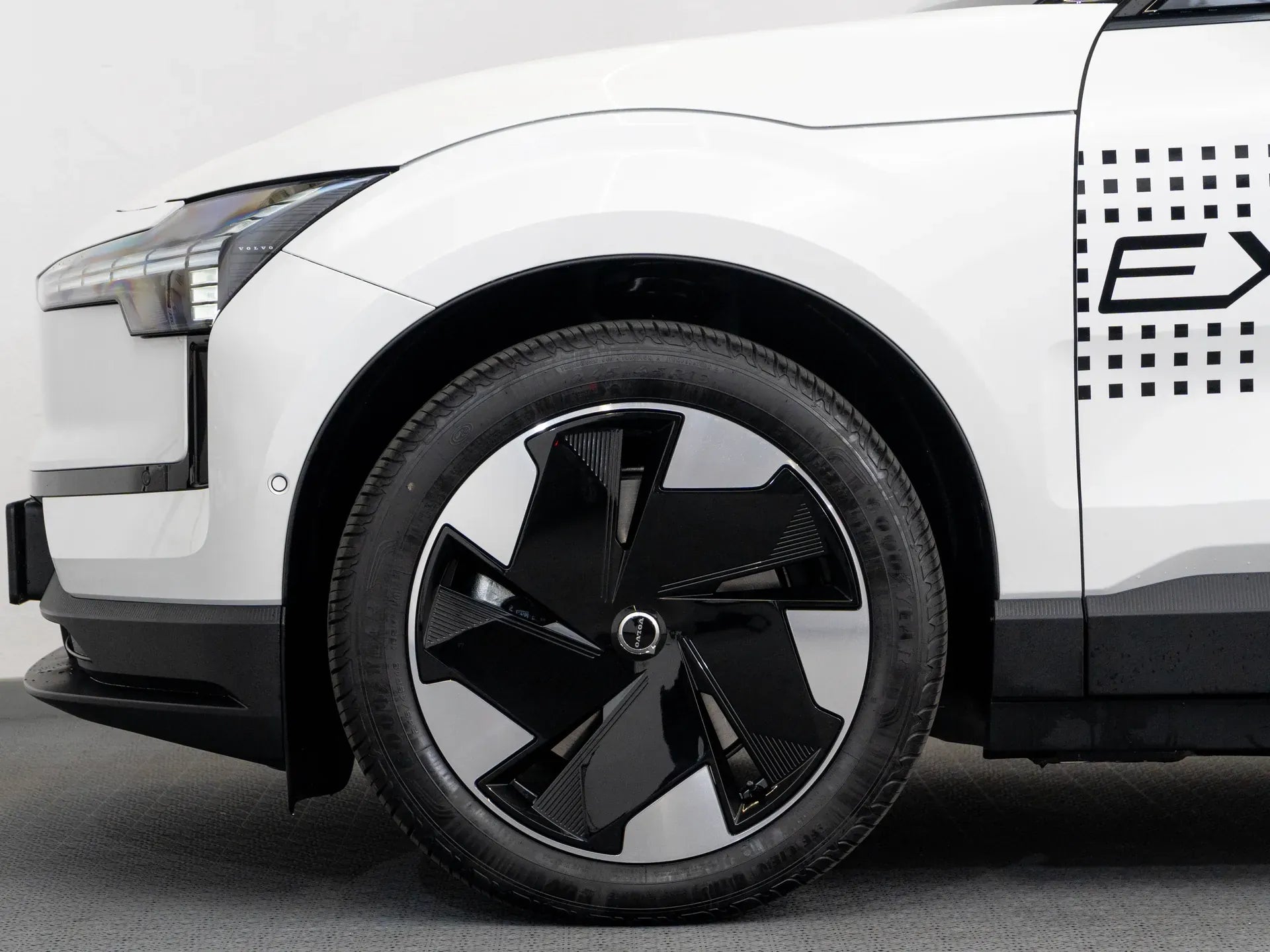 Volvo EX30 ULTRA Electric 428 CP Alb - Samsaru's Car Outlet