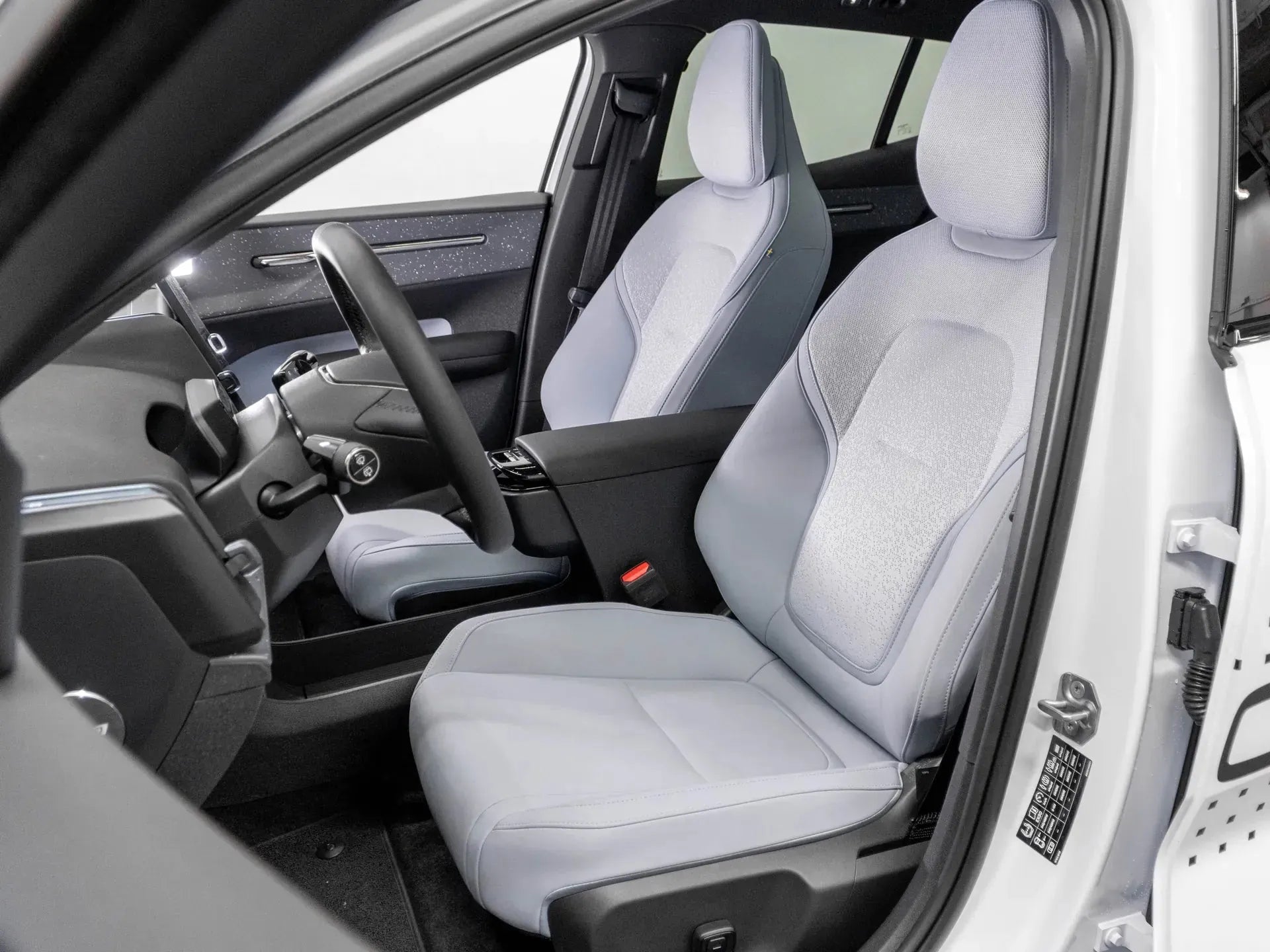 Volvo EX30 ULTRA Electric 428 CP Alb - Samsaru's Car Outlet