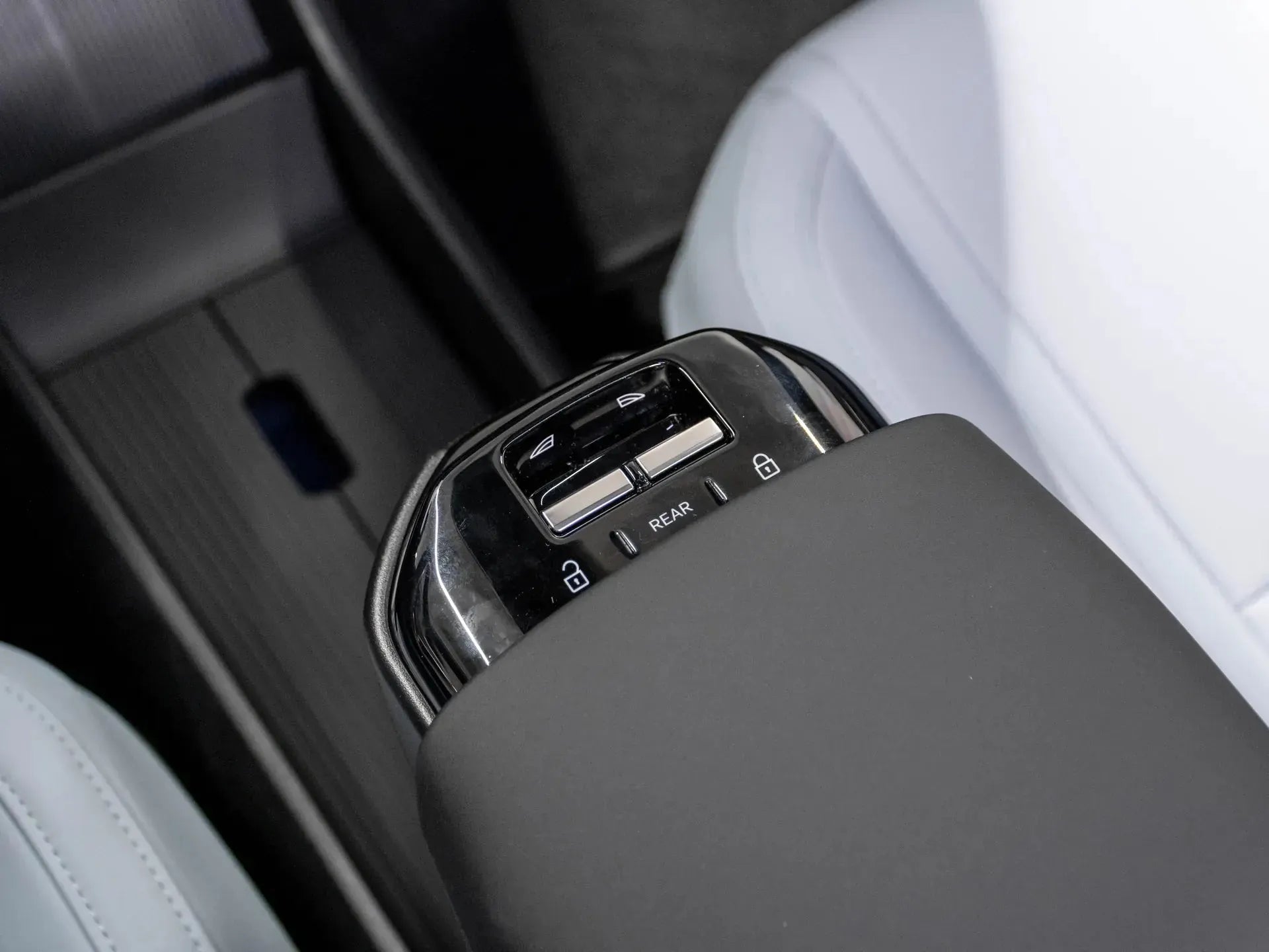 Volvo EX30 ULTRA Electric 428 CP Alb - Samsaru's Car Outlet
