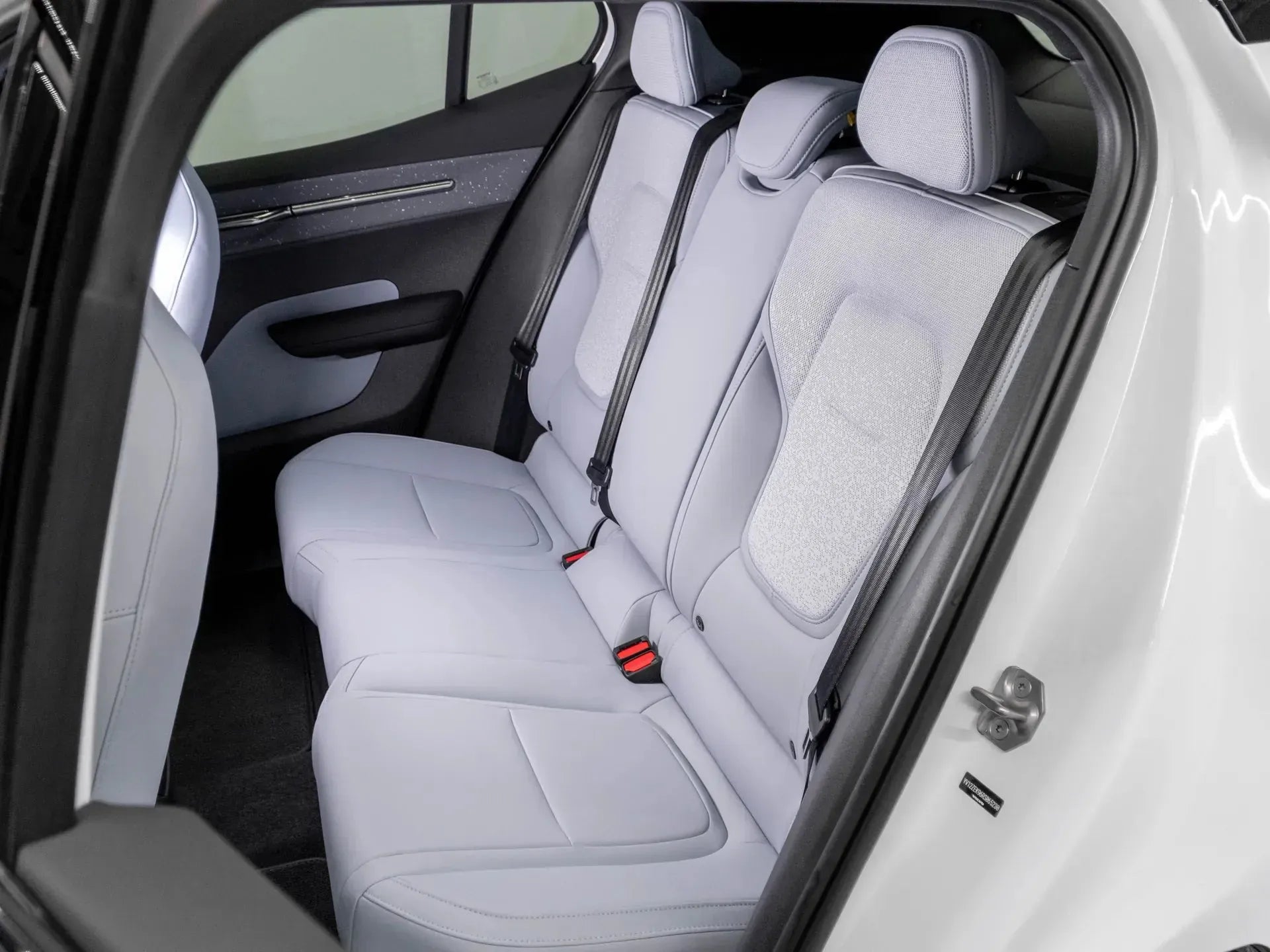 Volvo EX30 ULTRA Electric 428 CP Alb - Samsaru's Car Outlet