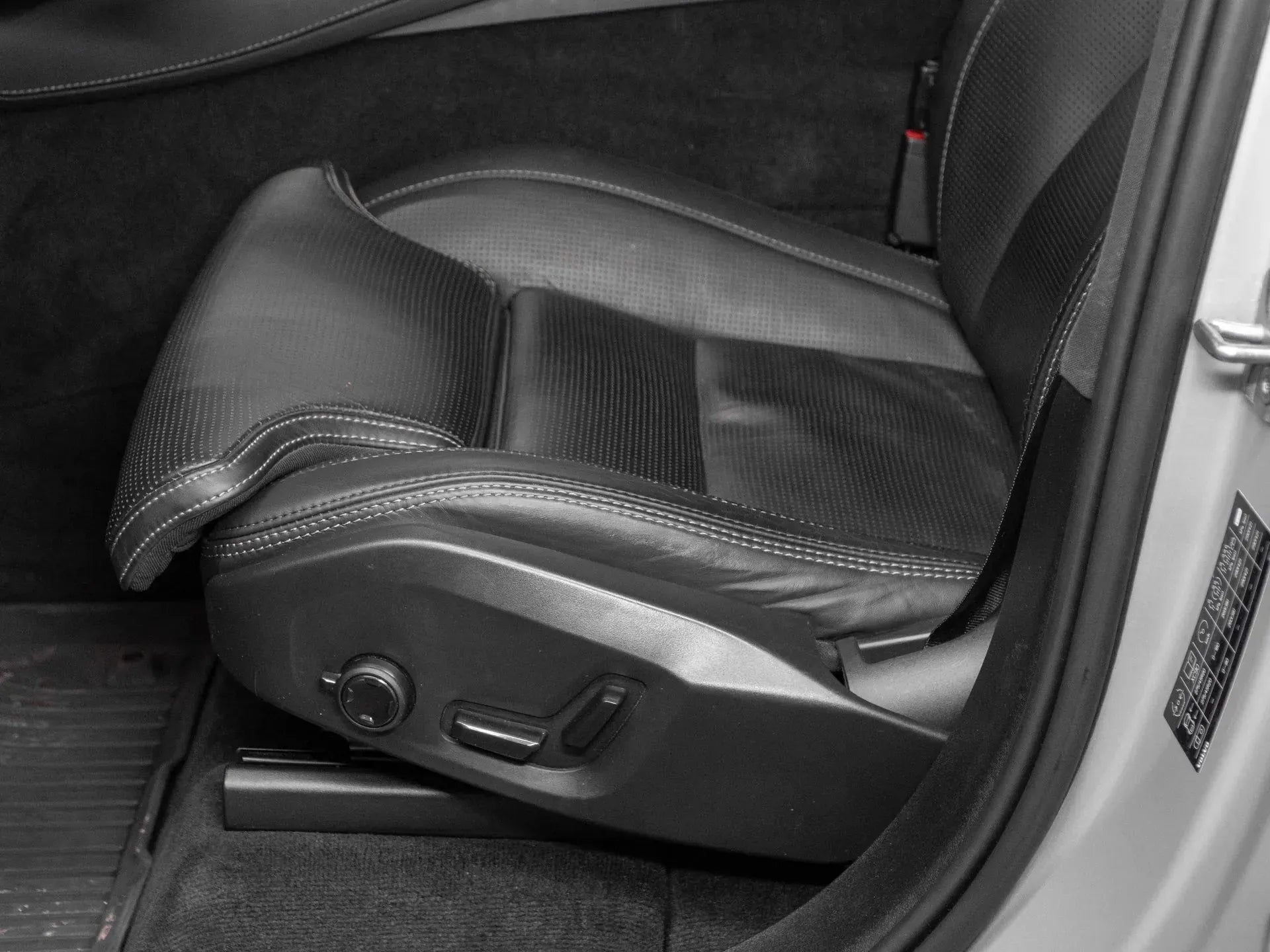 Volvo XC 90 2.0 Hybrid Plug-In 310 CP Argintiu - Samsaru's Car Outlet