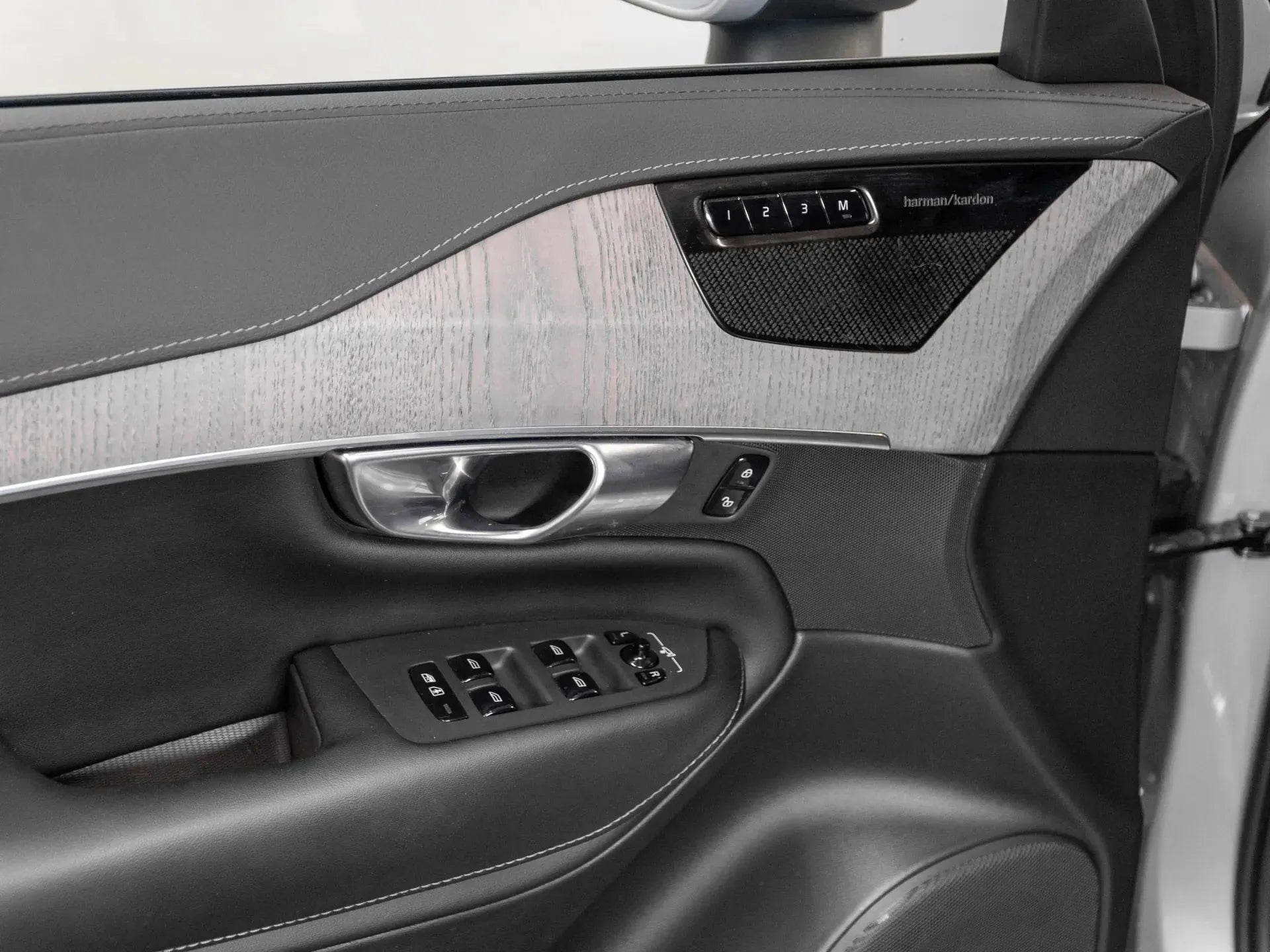 Volvo XC 90 2.0 Hybrid Plug-In 310 CP Argintiu - Samsaru's Car Outlet