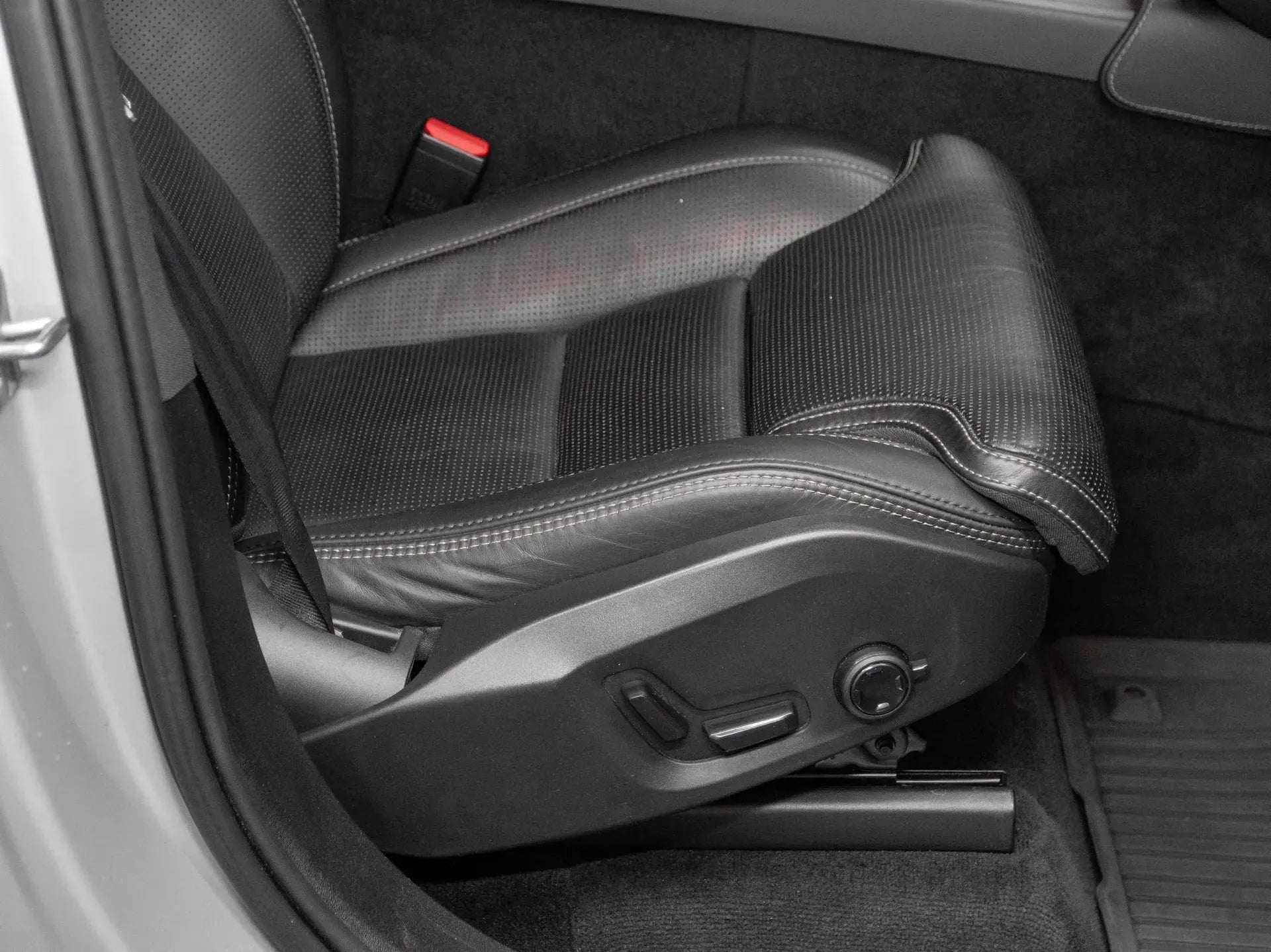 Volvo XC 90 2.0 Hybrid Plug-In 310 CP Argintiu - Samsaru's Car Outlet