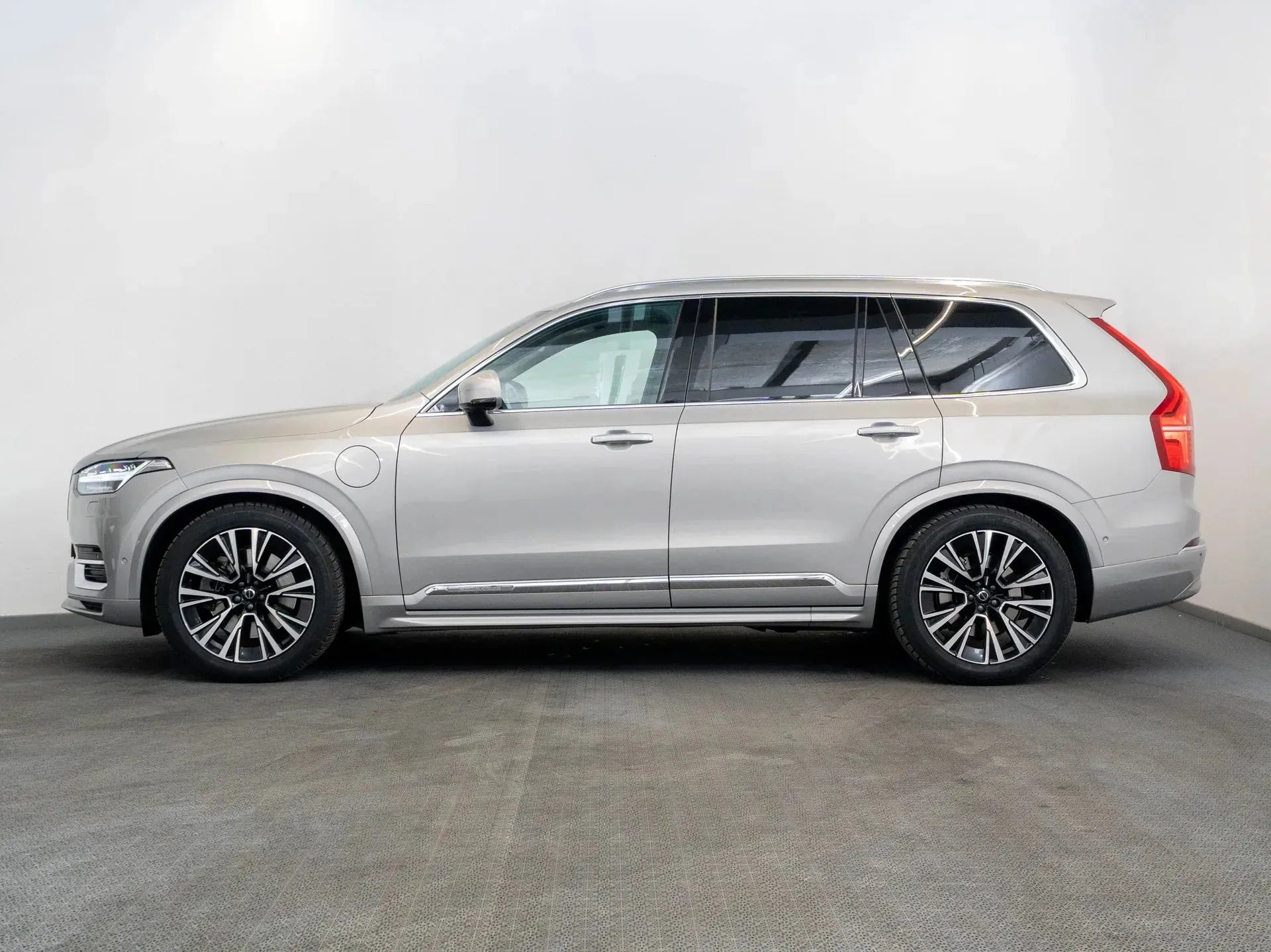 Volvo XC 90 2.0 Hybrid Plug-In 310 CP Argintiu - Samsaru's Car Outlet