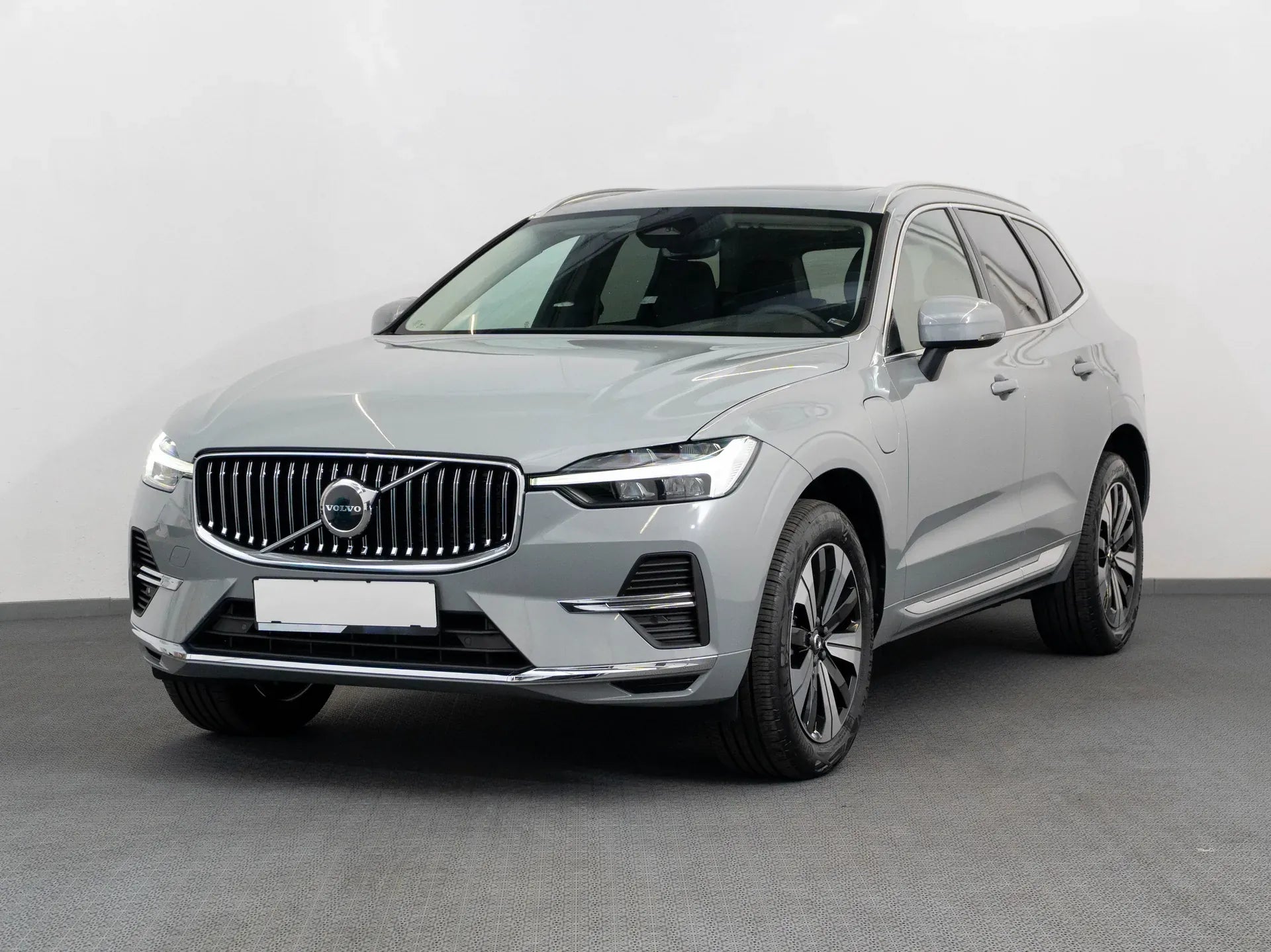 Volvo XC 60 PLUS BRIGHT 2.0 Hybrid Plug-In 253 CP Gri - Samsaru's Car Outlet