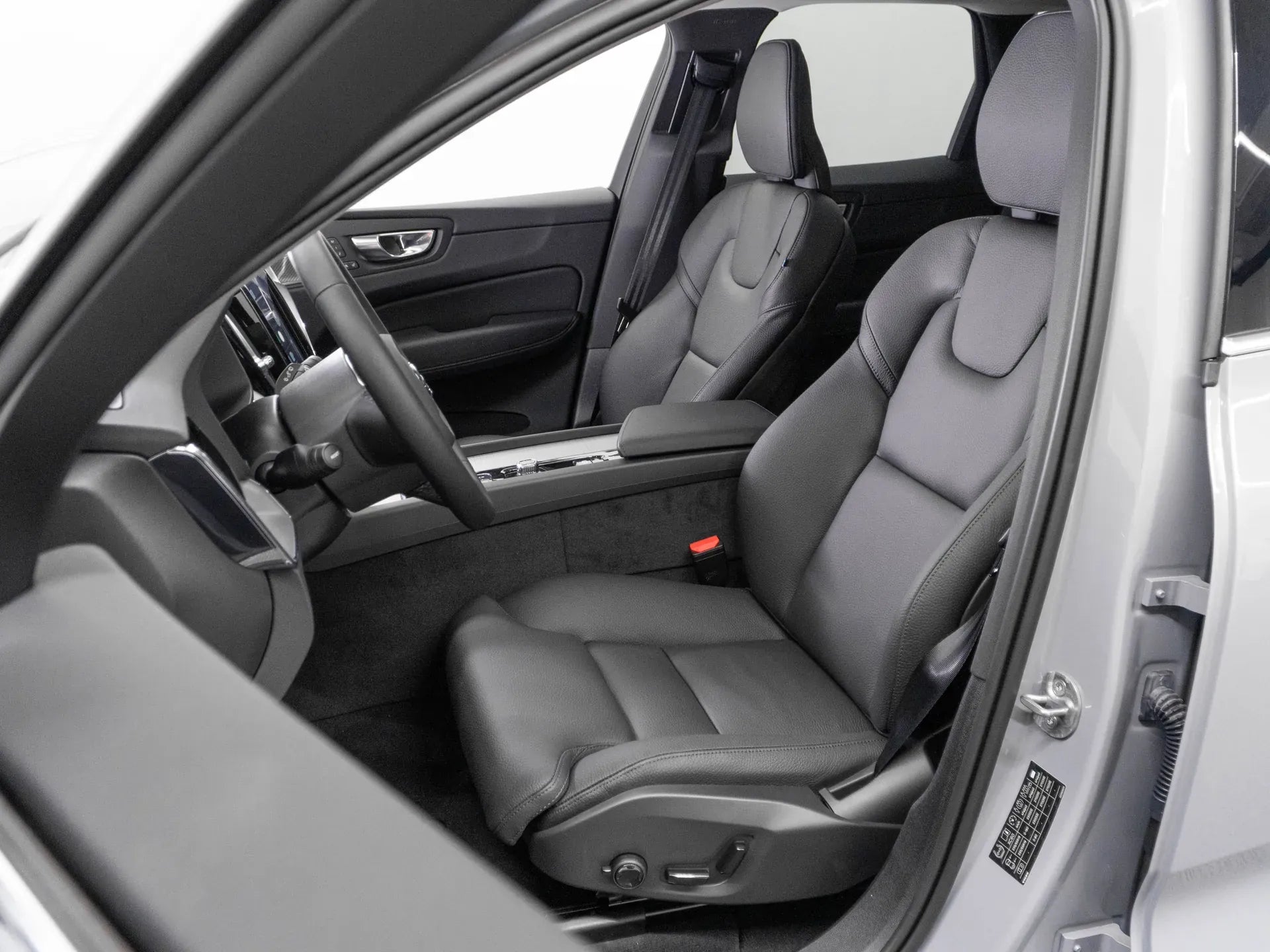 Volvo XC 60 PLUS BRIGHT 2.0 Hybrid Plug-In 253 CP Gri - Samsaru's Car Outlet
