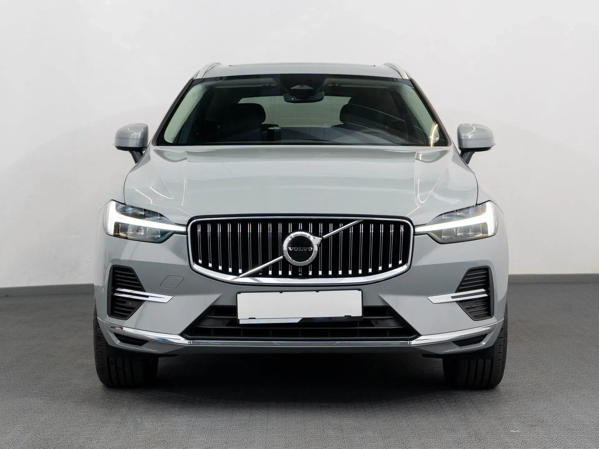 Volvo XC 60 PLUS BRIGHT 2.0 Hybrid Plug-In 253 CP Gri - Samsaru's Car Outlet