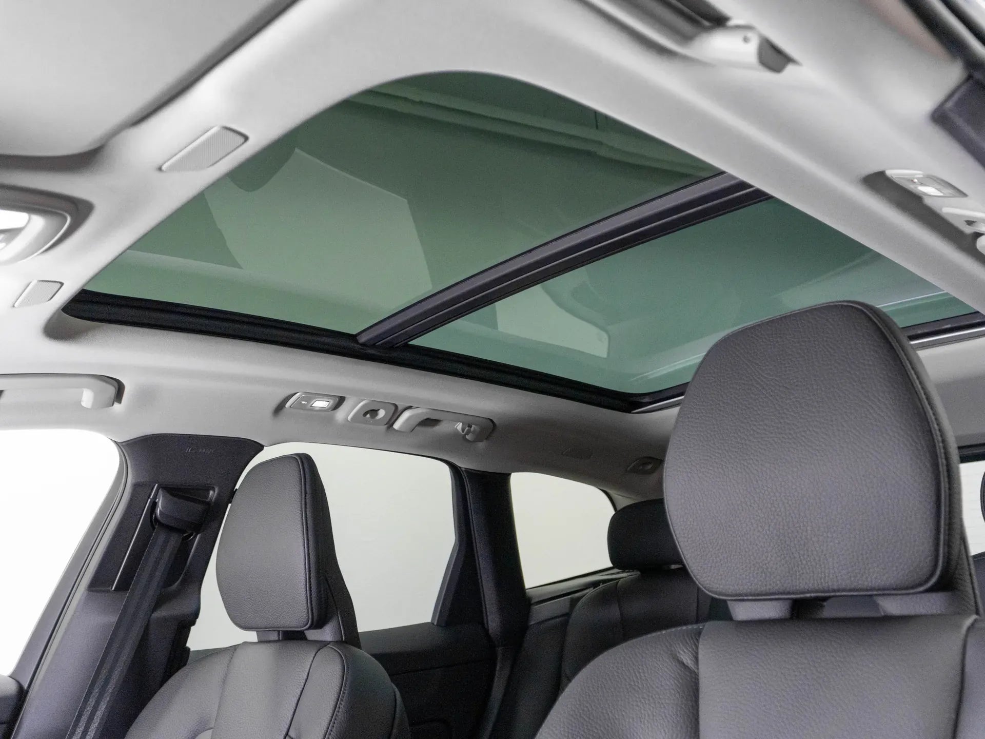 Volvo XC 60 PLUS BRIGHT 2.0 Hybrid Plug-In 253 CP Gri - Samsaru's Car Outlet