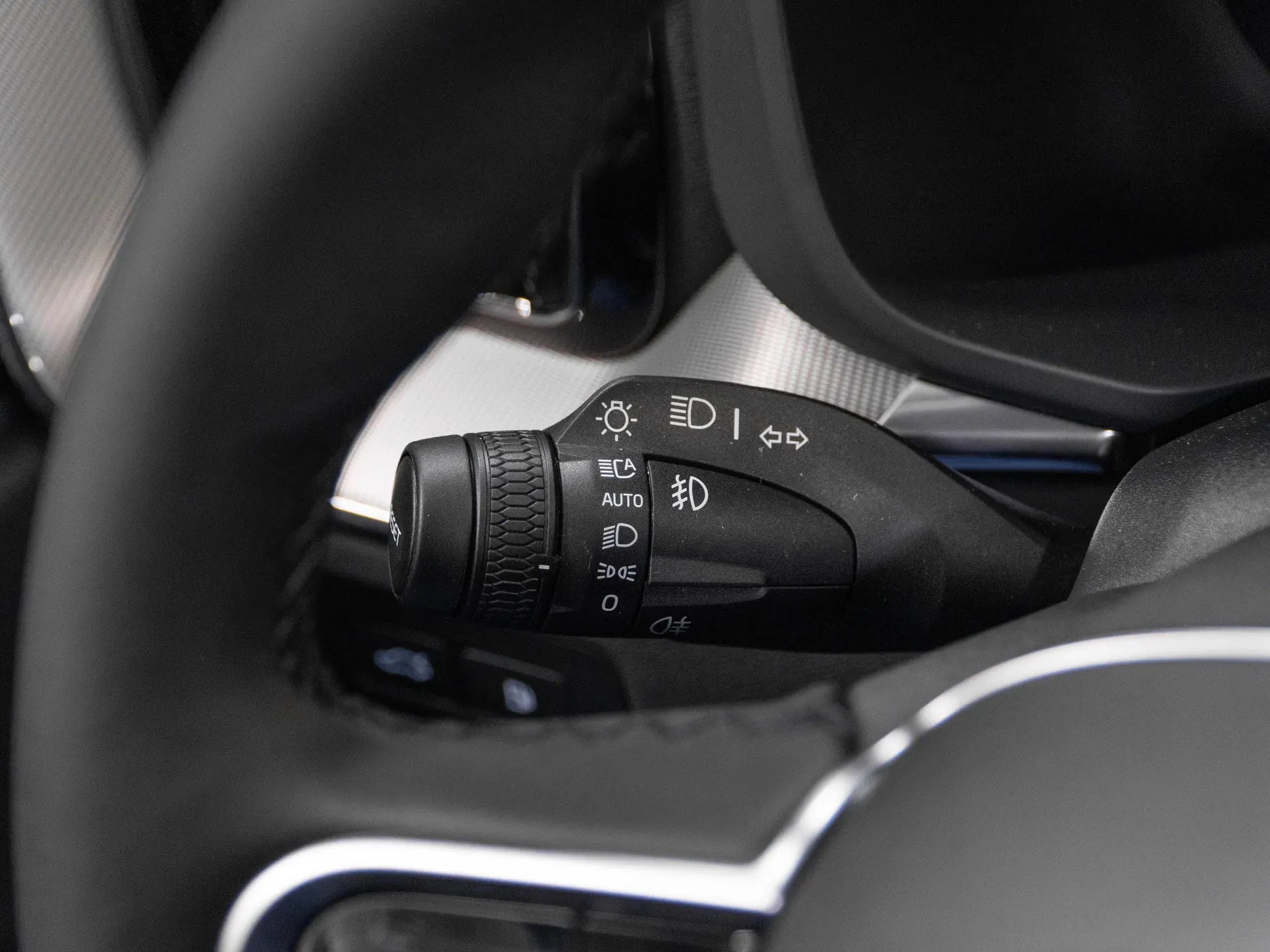 Volvo XC 60 PLUS BRIGHT 2.0 Hybrid Plug-In 253 CP Gri - Samsaru's Car Outlet