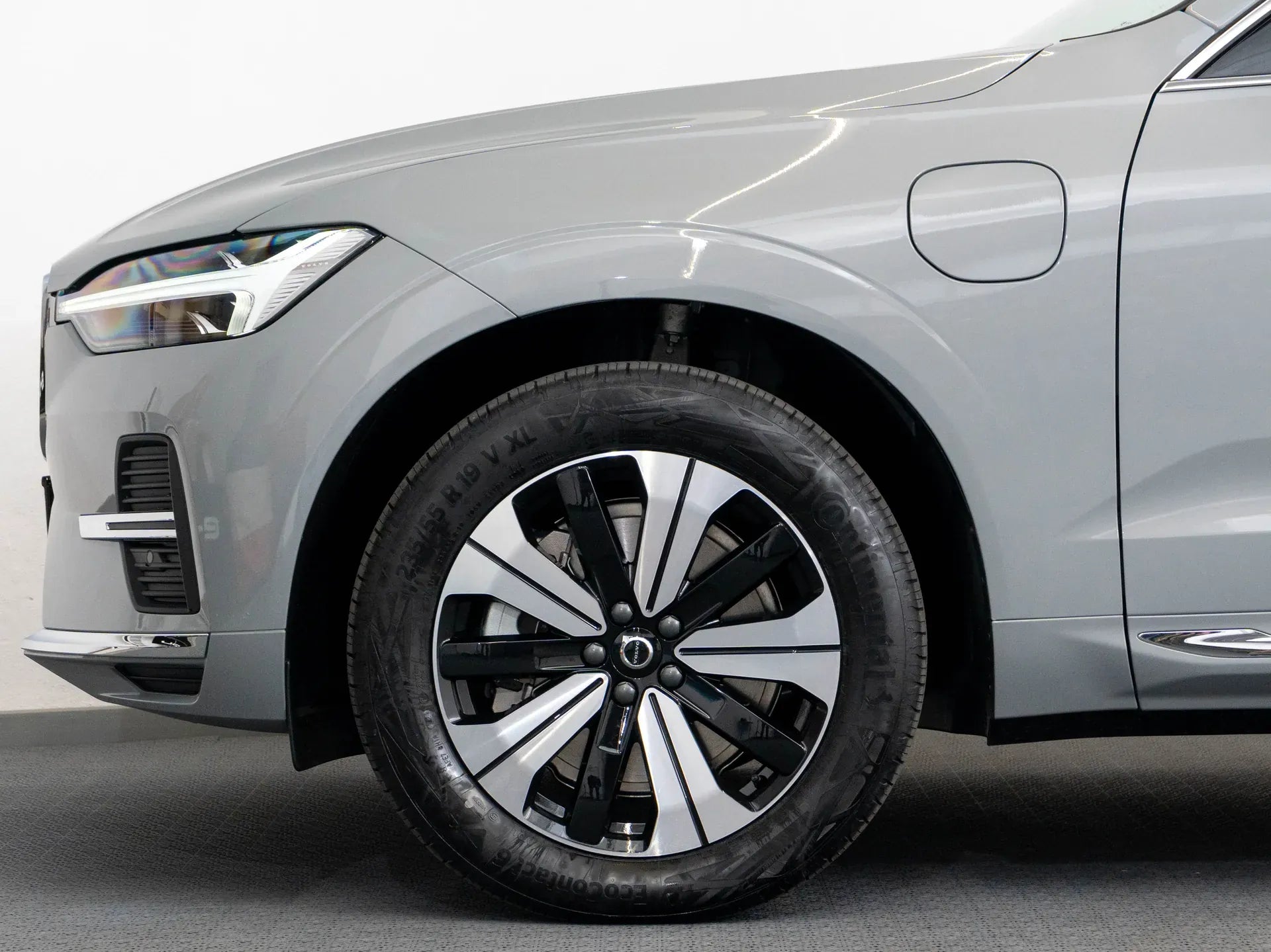 Volvo XC 60 PLUS BRIGHT 2.0 Hybrid Plug-In 253 CP Gri - Samsaru's Car Outlet