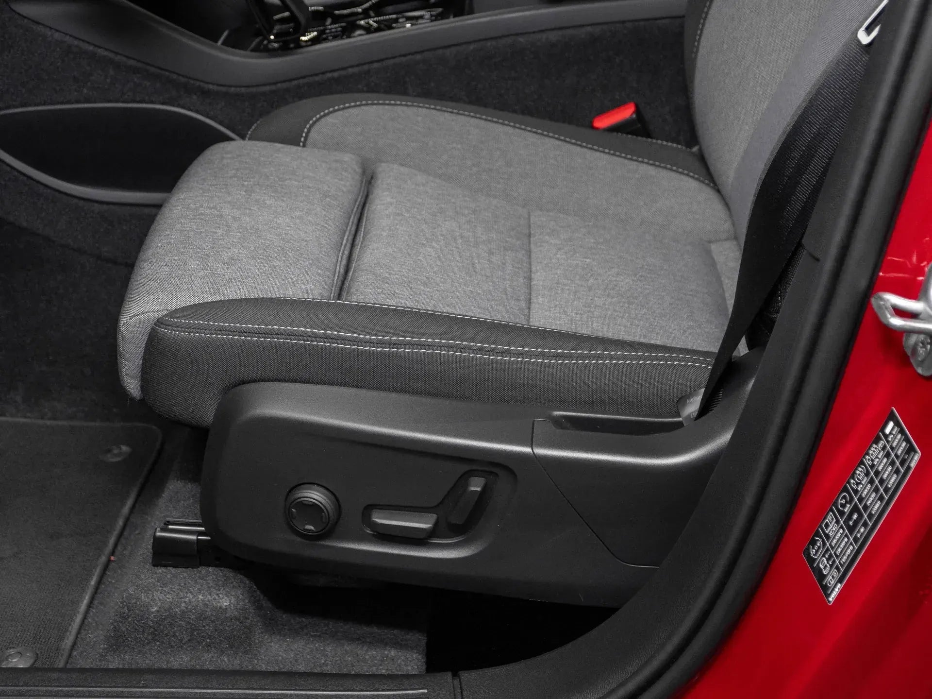 Volvo XC 40 PLUS BRIGHT 1.5 Hybrid Plug-In 180 CP Rosu - Samsaru's Car Outlet