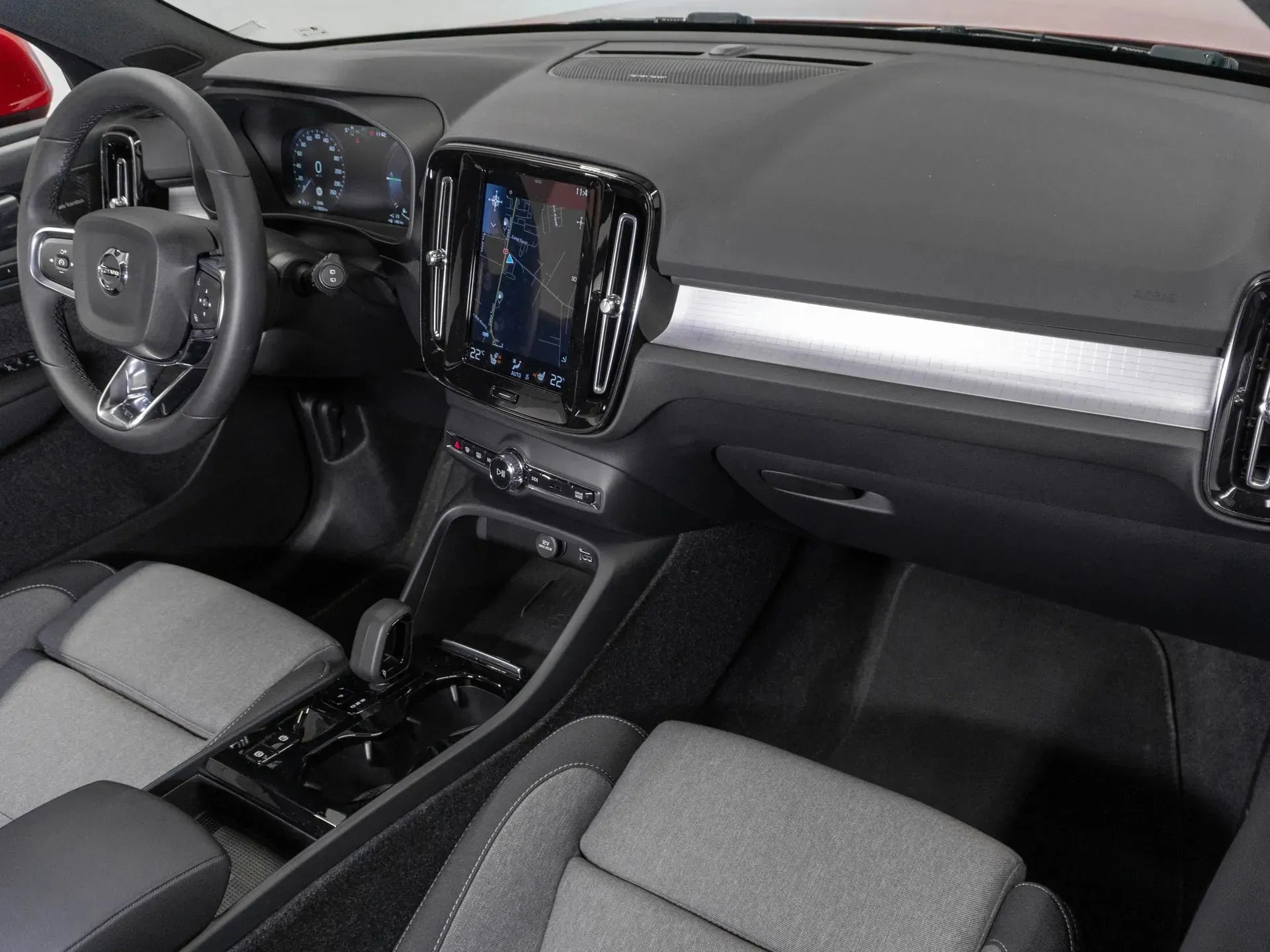 Volvo XC 40 PLUS BRIGHT 1.5 Hybrid Plug-In 180 CP Rosu - Samsaru's Car Outlet