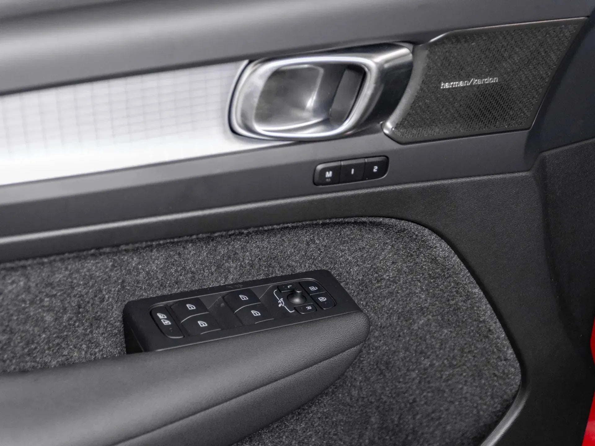 Volvo XC 40 PLUS BRIGHT 1.5 Hybrid Plug-In 180 CP Rosu - Samsaru's Car Outlet