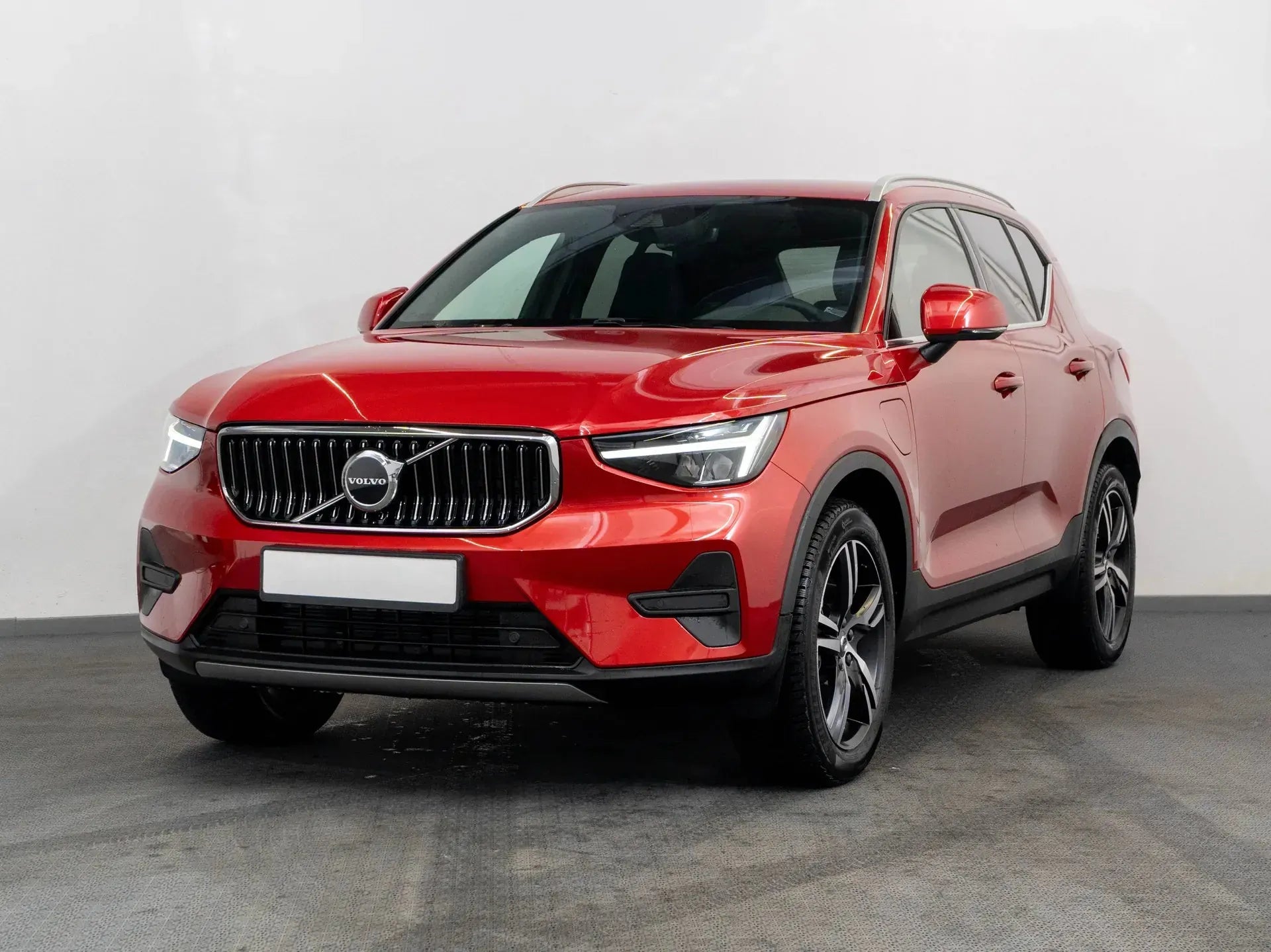 Volvo XC 40 PLUS BRIGHT 1.5 Hybrid Plug-In 180 CP Rosu - Samsaru's Car Outlet